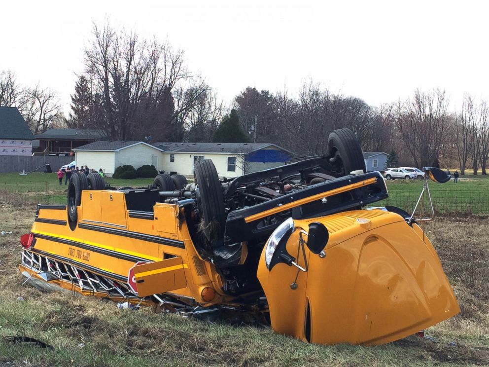 PHOTO:A school bus carrying Griffith High boys basketball team is seen overturned in Demotte, Ind., March 19, 2016.