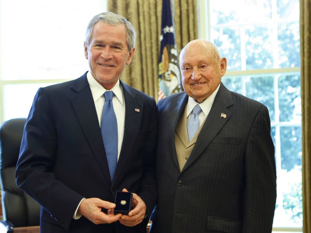PHOTO: Then-President George W. Bush presents the Lifetime President's Volunteer Service Award to Chick fil-A Inc. founder S. Truett Cathy, April 15, 2008.