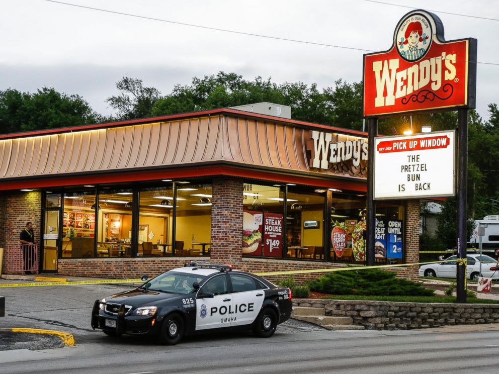 PHOTO: Crime lab technicians sweep a Wendys in Omaha, Neb., for evidence, Aug. 27, 2014.