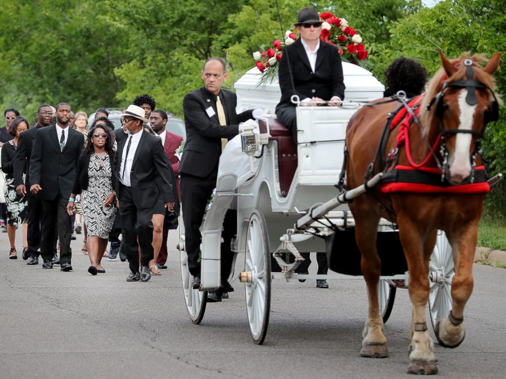 PHOTO: The funeral procession for Philando Castile makes its way along Concordia Avenue to The Cathedral of Saint Paul, July 14, 2016, in St. Paul, Minnesota.