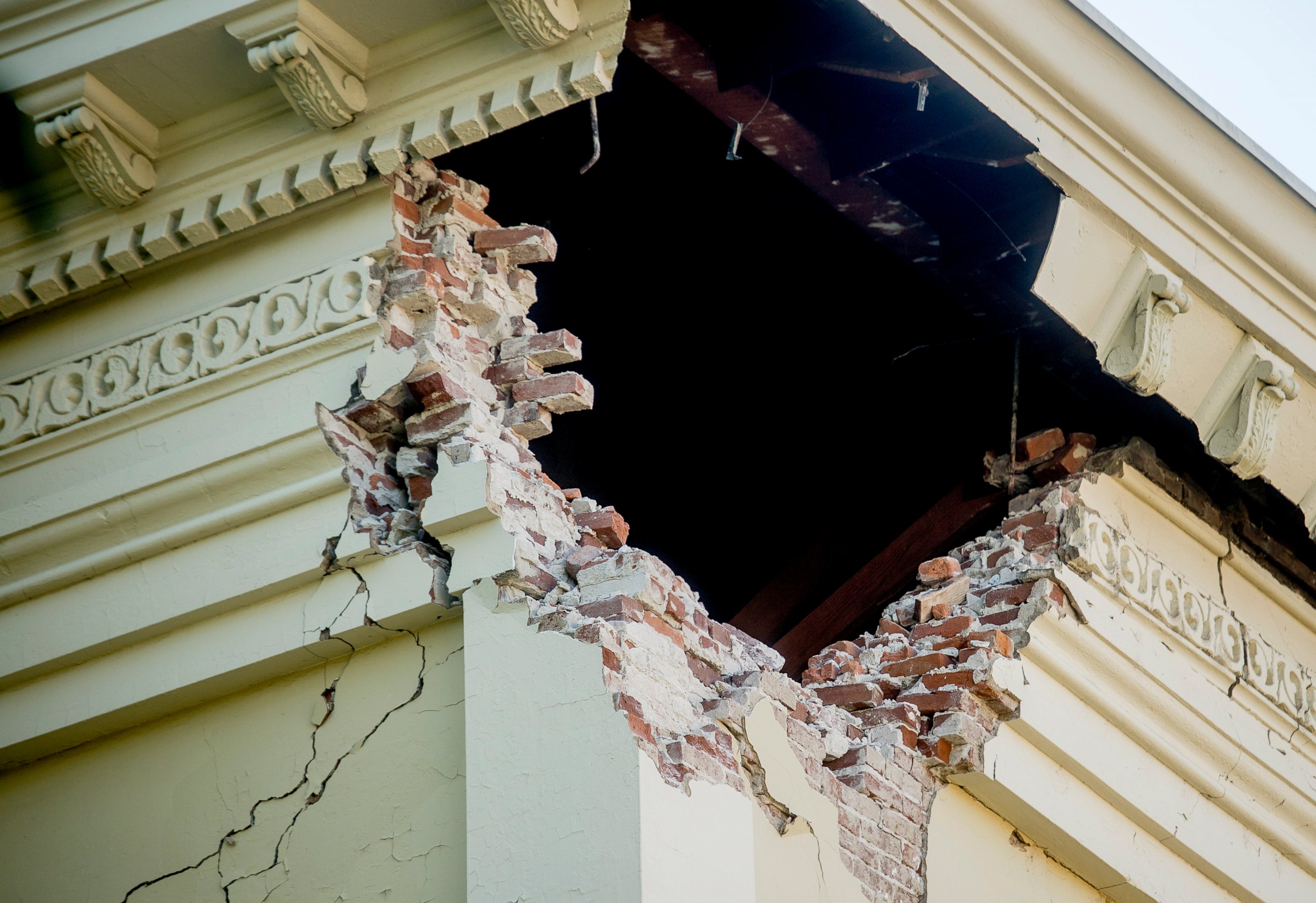 PHOTO: A corner of the historic Napa County Courthouse sits exposed following an earthquake, Aug. 24, 2014, in Napa, Calif.