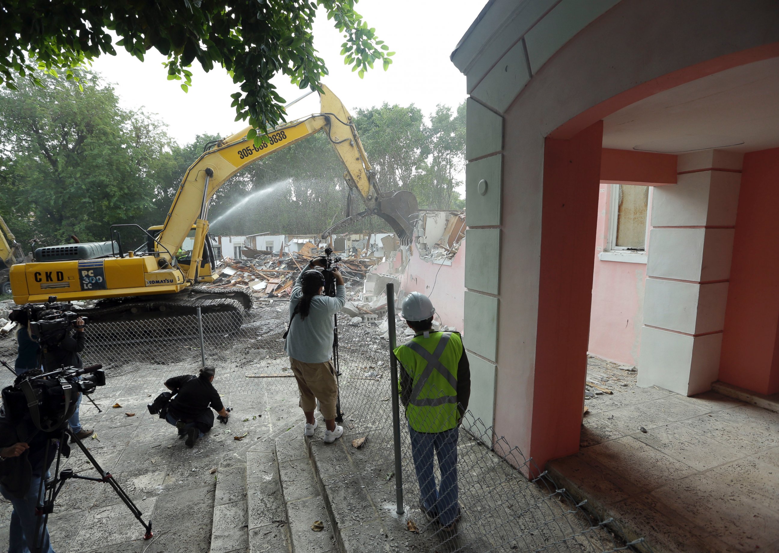 PHOTO:An excavator demolishes the waterfront mansion formerly owned by Colombian drug lord Pablo Escobar,  Jan. 19, 2016, in Miami Beach, Fla.   