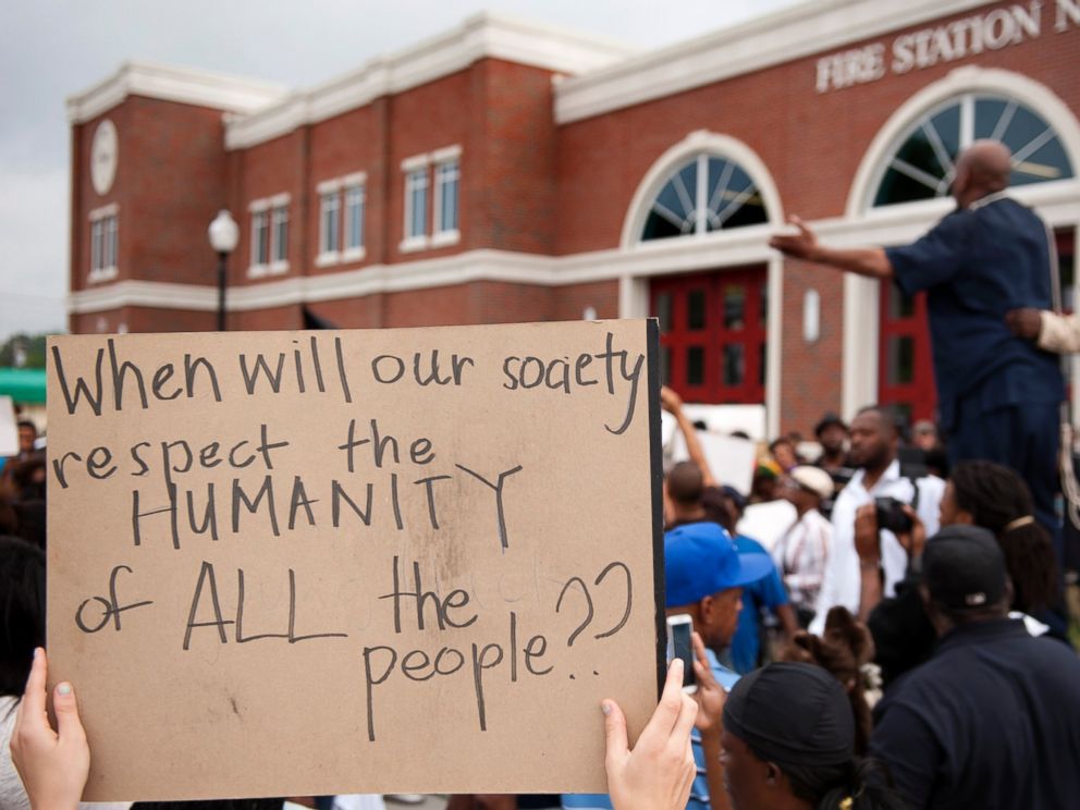 PHOTO: Protestors rally Sunday, Aug. 10, 2014 to protest the shooting of Michael Brown, 18, by police in Ferguson, Mo.