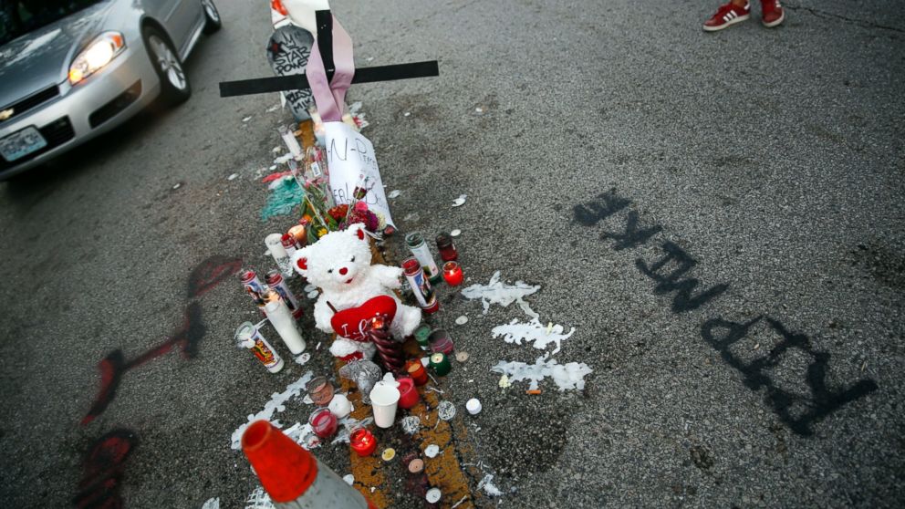 PHOTO: A makeshift memorial sits in the middle of the street where 18-year-old Michael Brown was shot and killed by police, Aug. 11, 2014, in Ferguson, Mo.