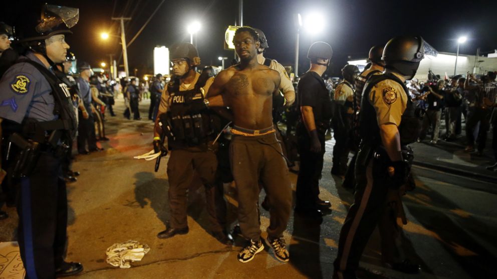 PHOTO: St. Louis County Police make an arrest along West Florissant Avenue, Aug. 10, 2015, in Ferguson, Mo.