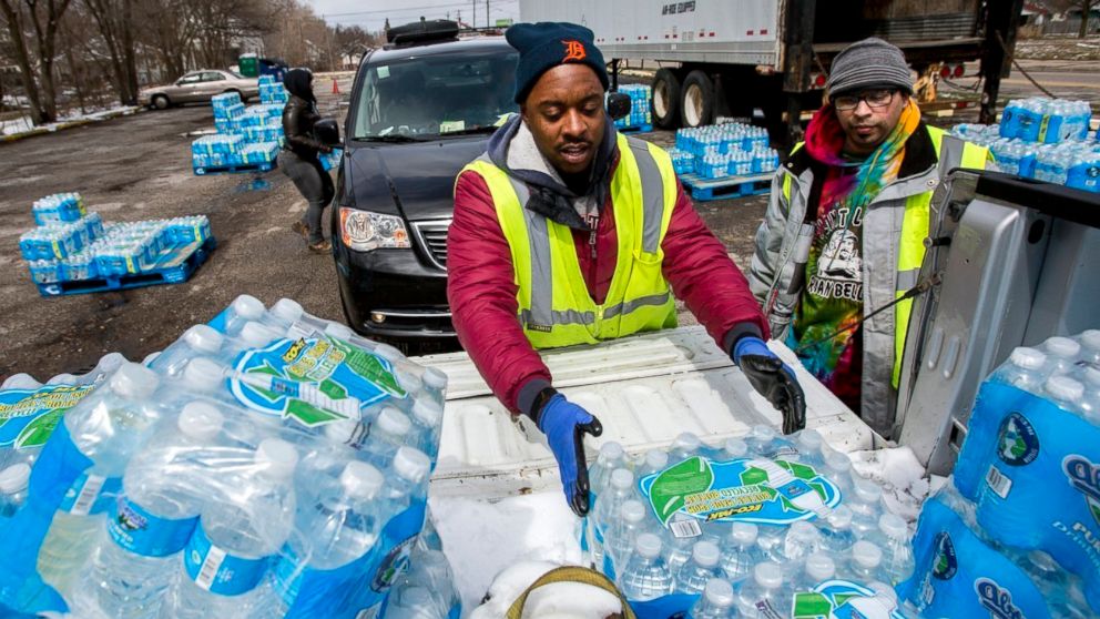 Flint mayor criticizes state's decision to end free bottled water ...