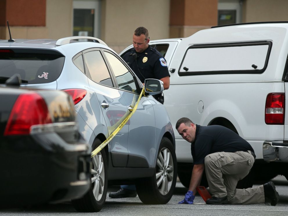 PHOTO: Police investigate the SUV where a toddler died in 2014 when the father forgot to drop his child off at day care and went to work.