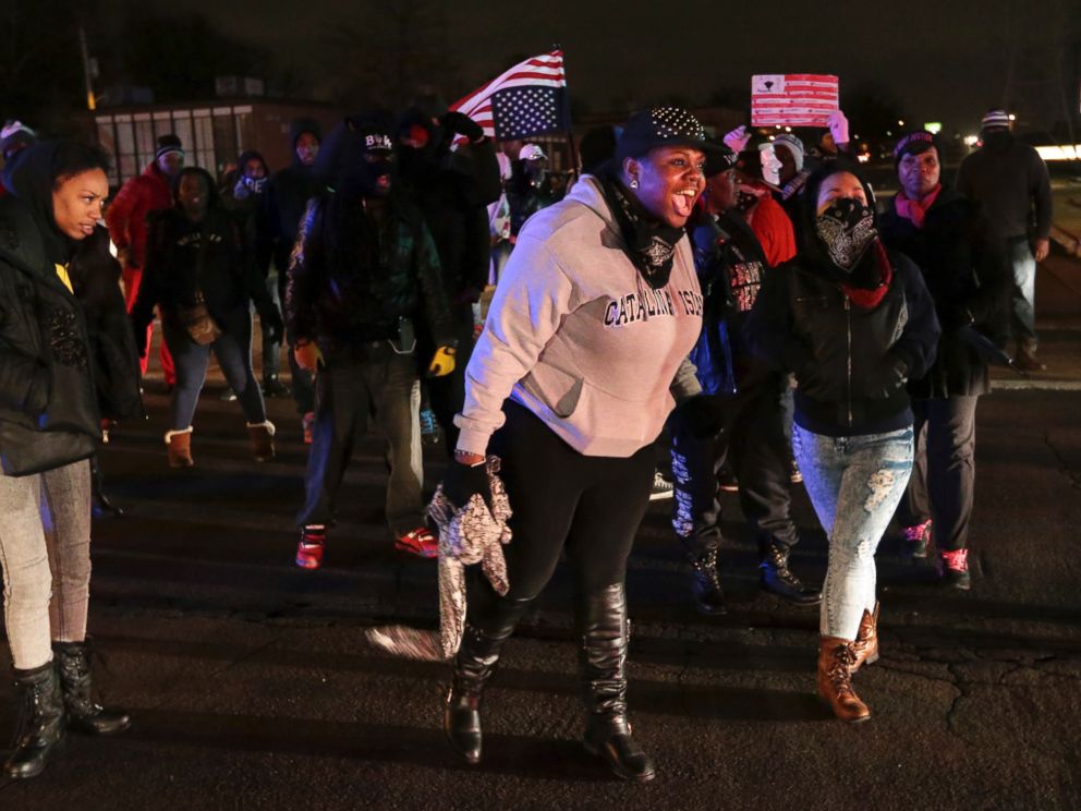 PHOTO: Protesters shut down Airport Road, Dec. 24, 2014, in Berkeley, Mo.