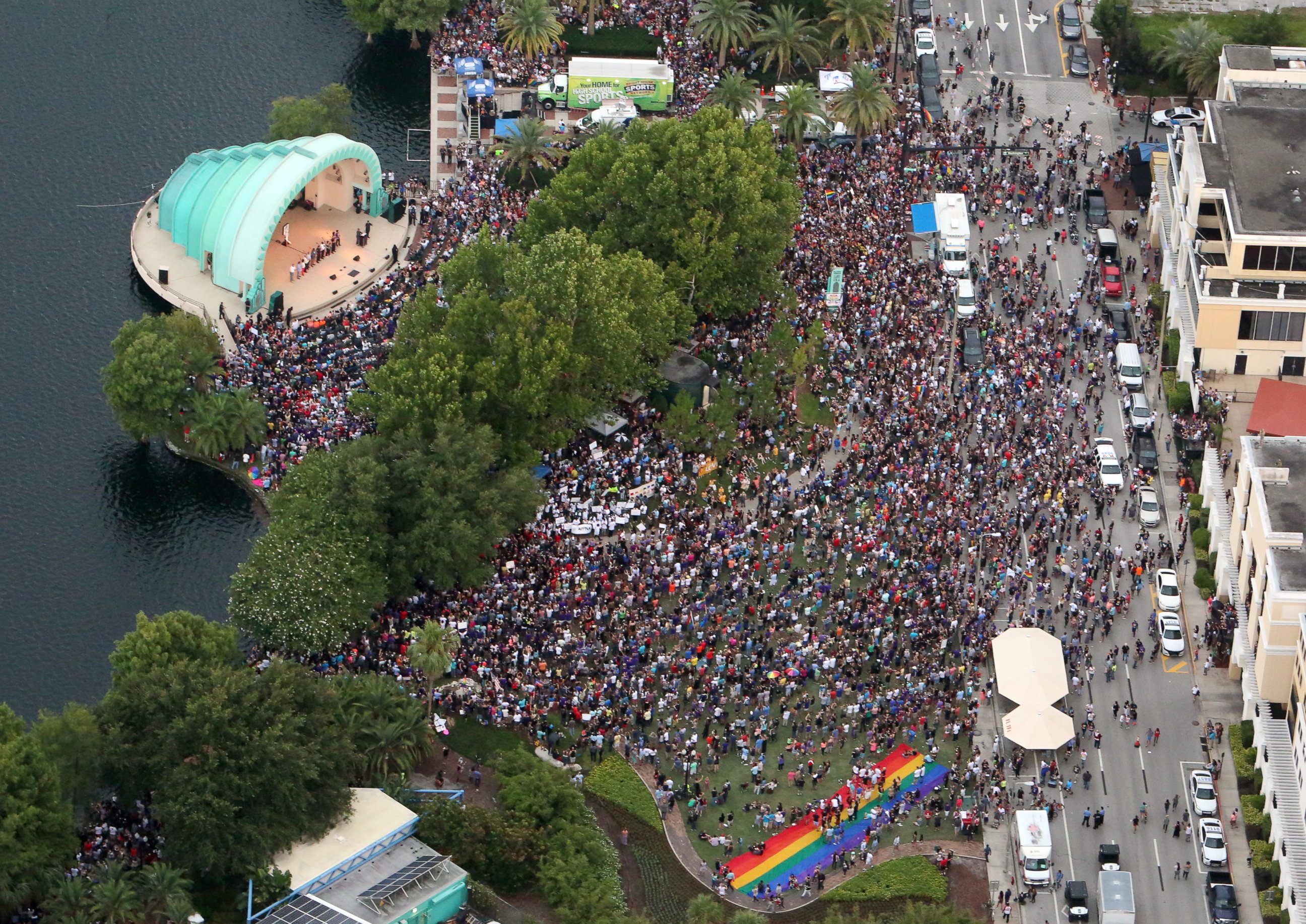 PHOTO: Tens of thousands of people attend a Pulse nightclub shooting vigil by Lake Eola in Orlando, June 19, 2016.