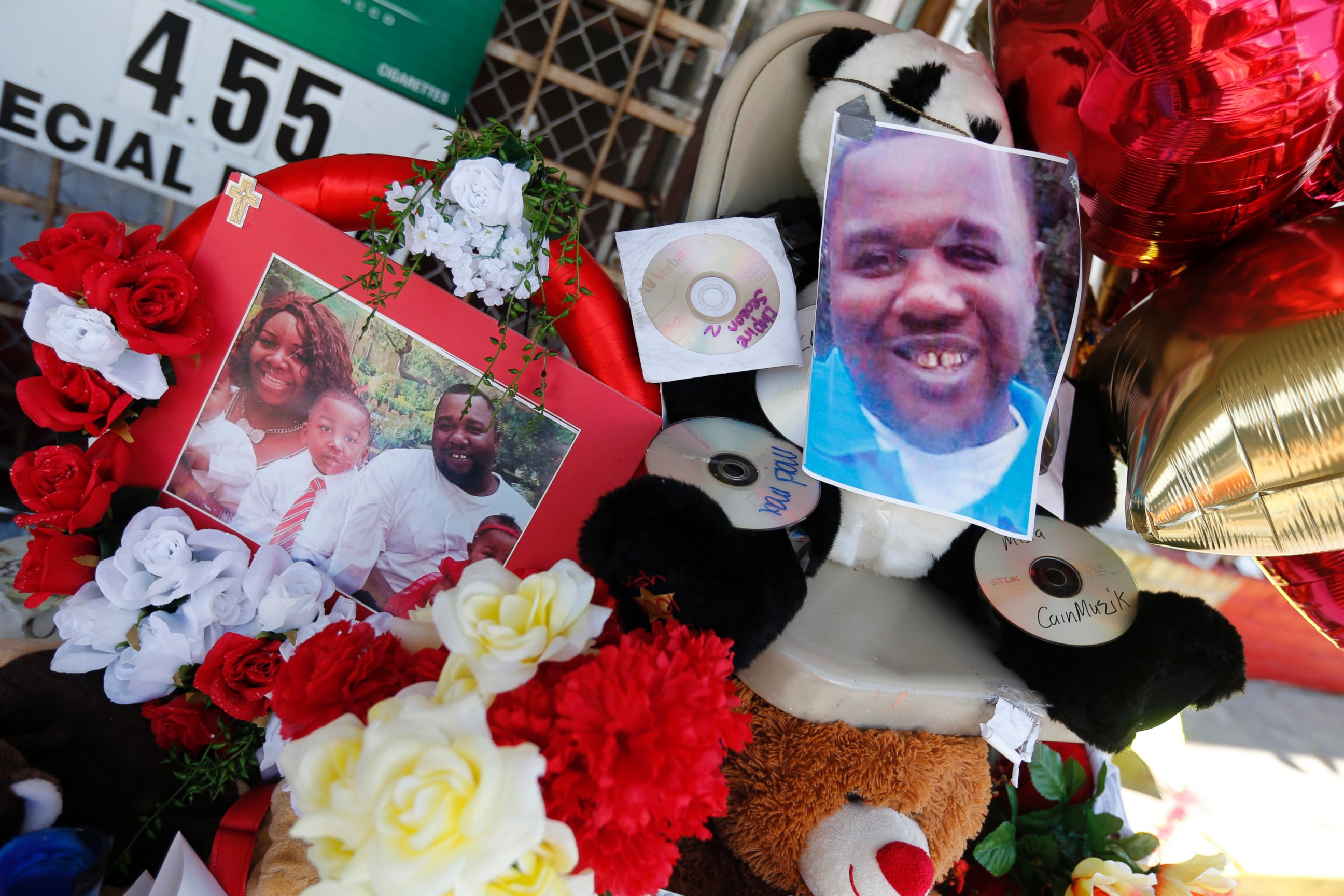 PHOTO: Photos of Alton Sterling are interspersed with flowers and mementos at a makeshift memorial in front of the Triple S Food Mart in Baton Rouge, Louisiana, July 7, 2016.