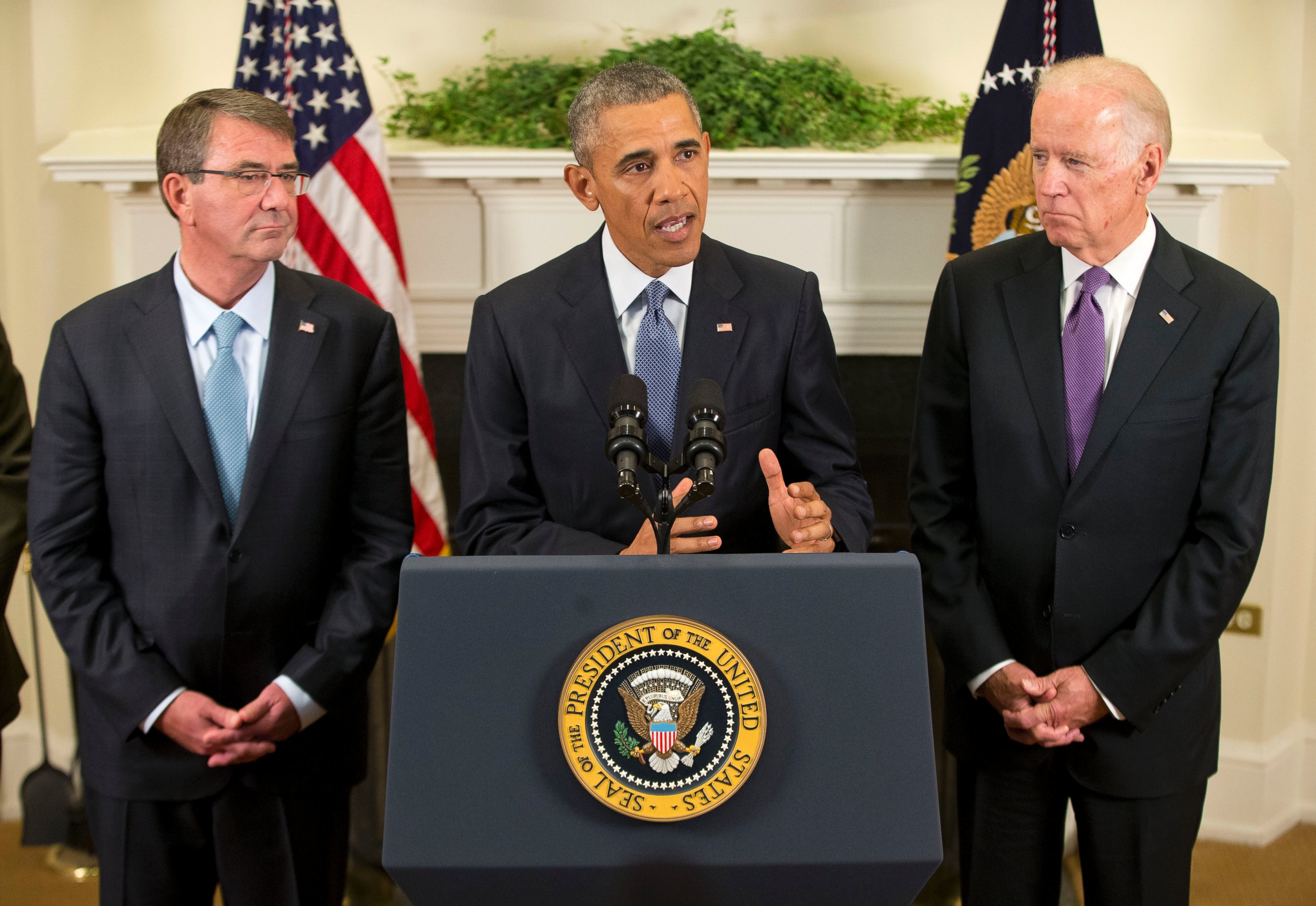 PHOTO: President Barack Obama, flanked by Vice President Joe Biden, right, and Defense Secretary Ash Carter, speaks about Afghanistan, Oct. 15, 2015, in the Roosevelt Room of the White House in Washington.  