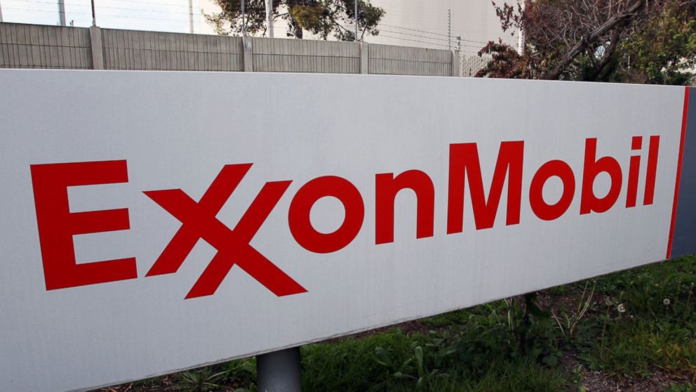 PHOTO: The sign for the ExxonMobil Torerance Refinery in Torrance, Calif. 