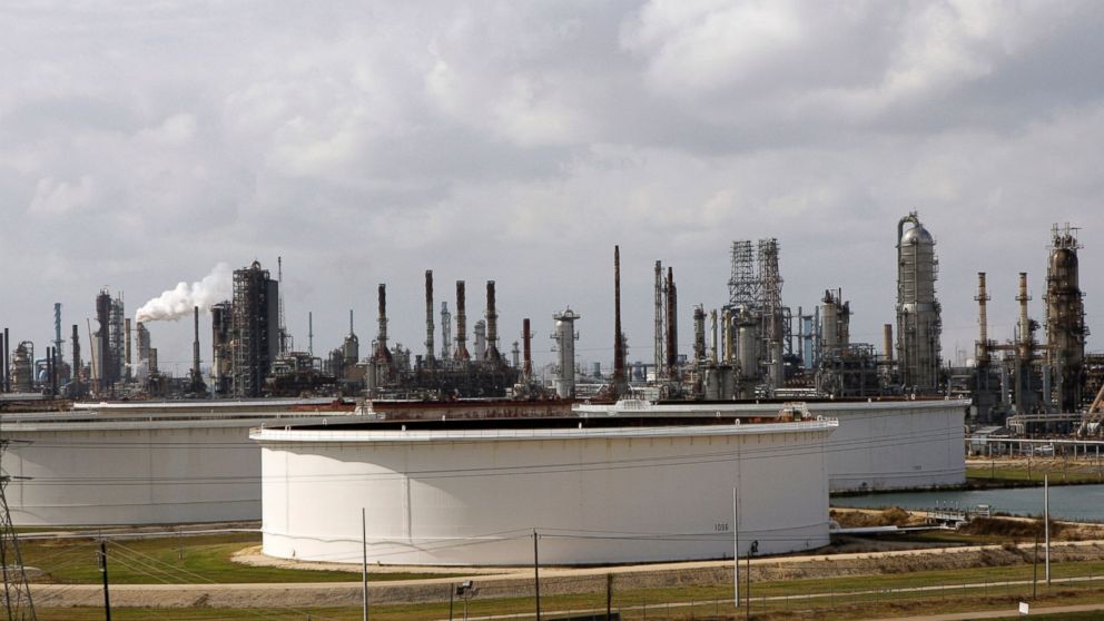 PHOTO: Exxon Mobil's Baytown complex is shown in Baytown, Texas, November 2007. 