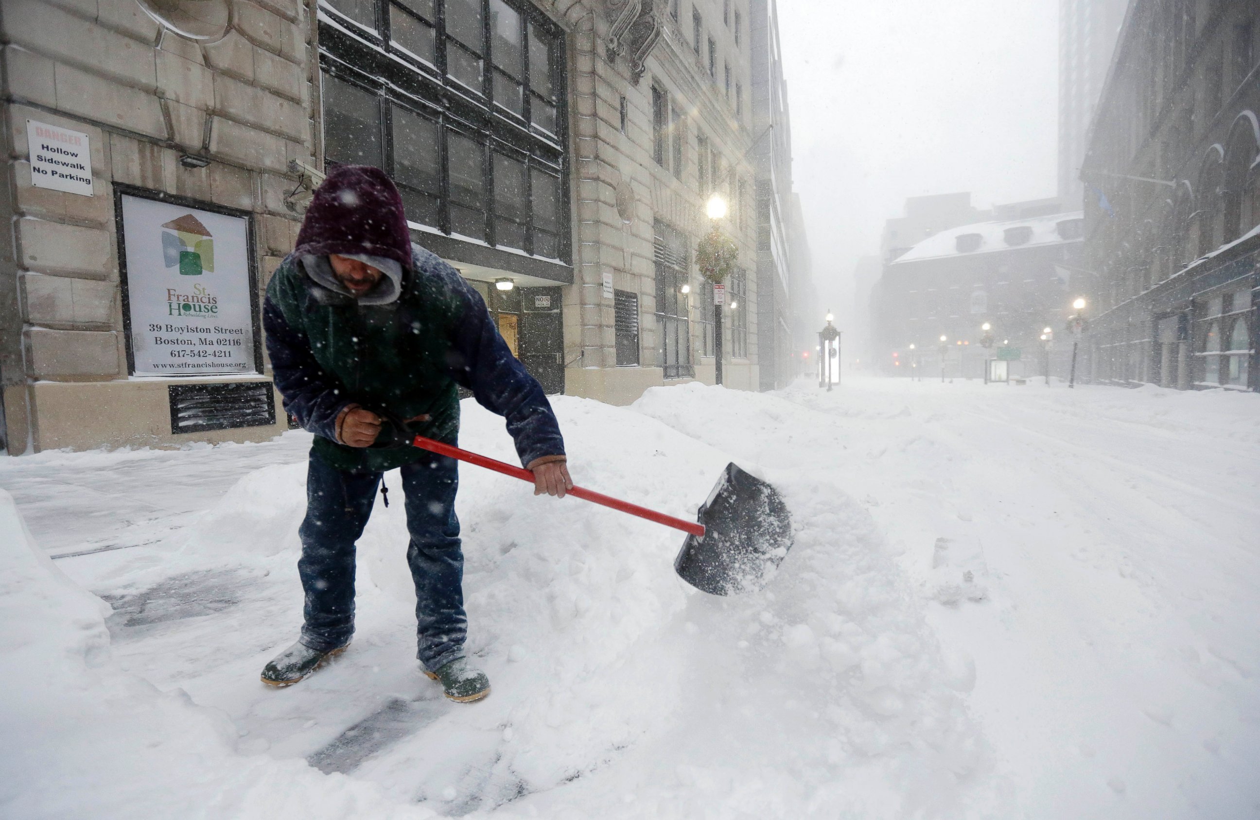 PHOTO: A worker shovels snow from a sidewalk during a winter snowstorm, Jan. 27, 2015, in Boston.