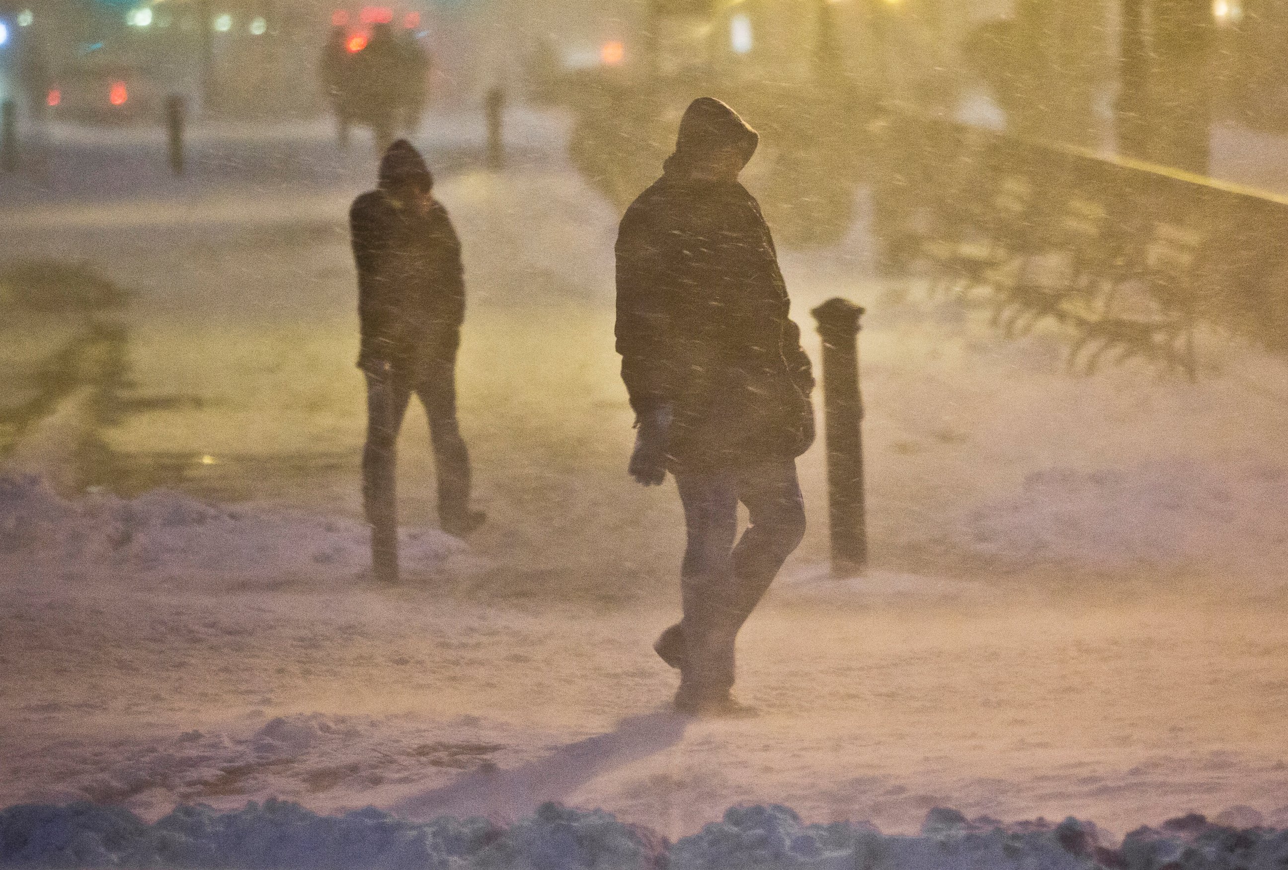 PHOTO: Pedestrians walk through wind-swept snow, Jan. 26, 2015, in Brooklyn, New York.