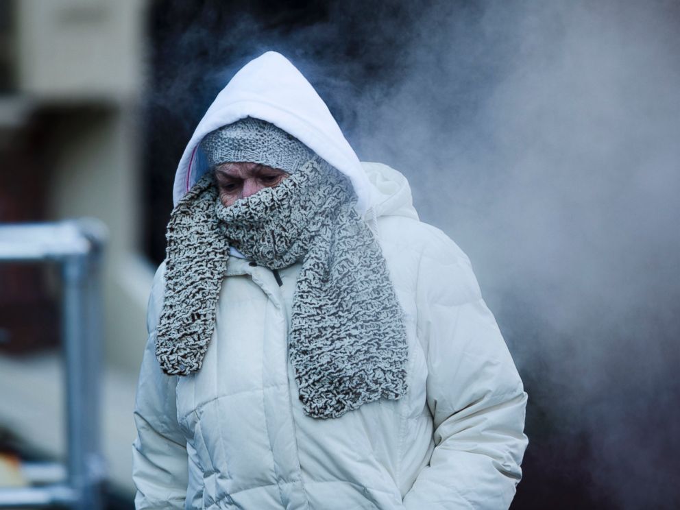 PHOTO: A commuter walks along Philadelphias Market Street in freezing temperatures, Nov. 18, 2014.