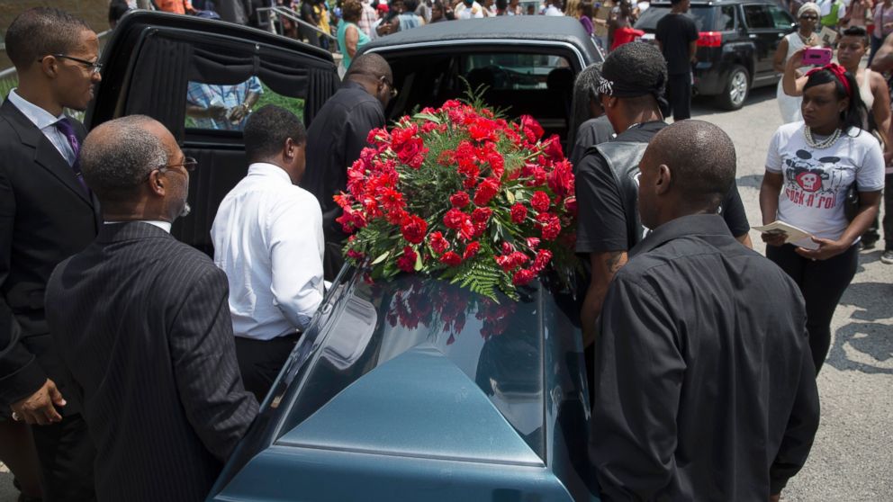 PHOTO: The casket of Samuel Dubose is transported to a hearse during his funeral at the Church of the Living God,  July 28, 2015, in the Avondale neighborhood of Cincinnati.