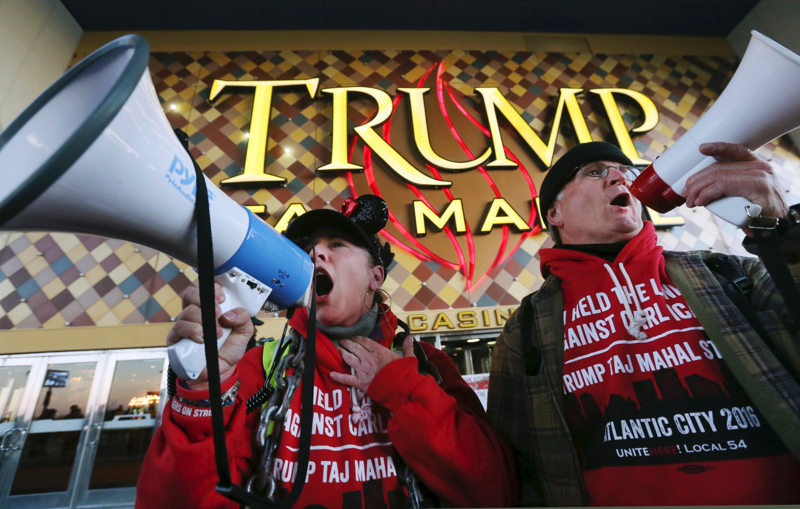 PHOTO: Members of Local 54 of the Unite-HERE union, Tina Condos, a cocktail waitress at Trump Taj Mahal and Keith Fullmer, a bartender, shout early in the morning outside the closing Trump Taj Mahal on Oct. 10, 2016, in Atlantic City, New Jersey.