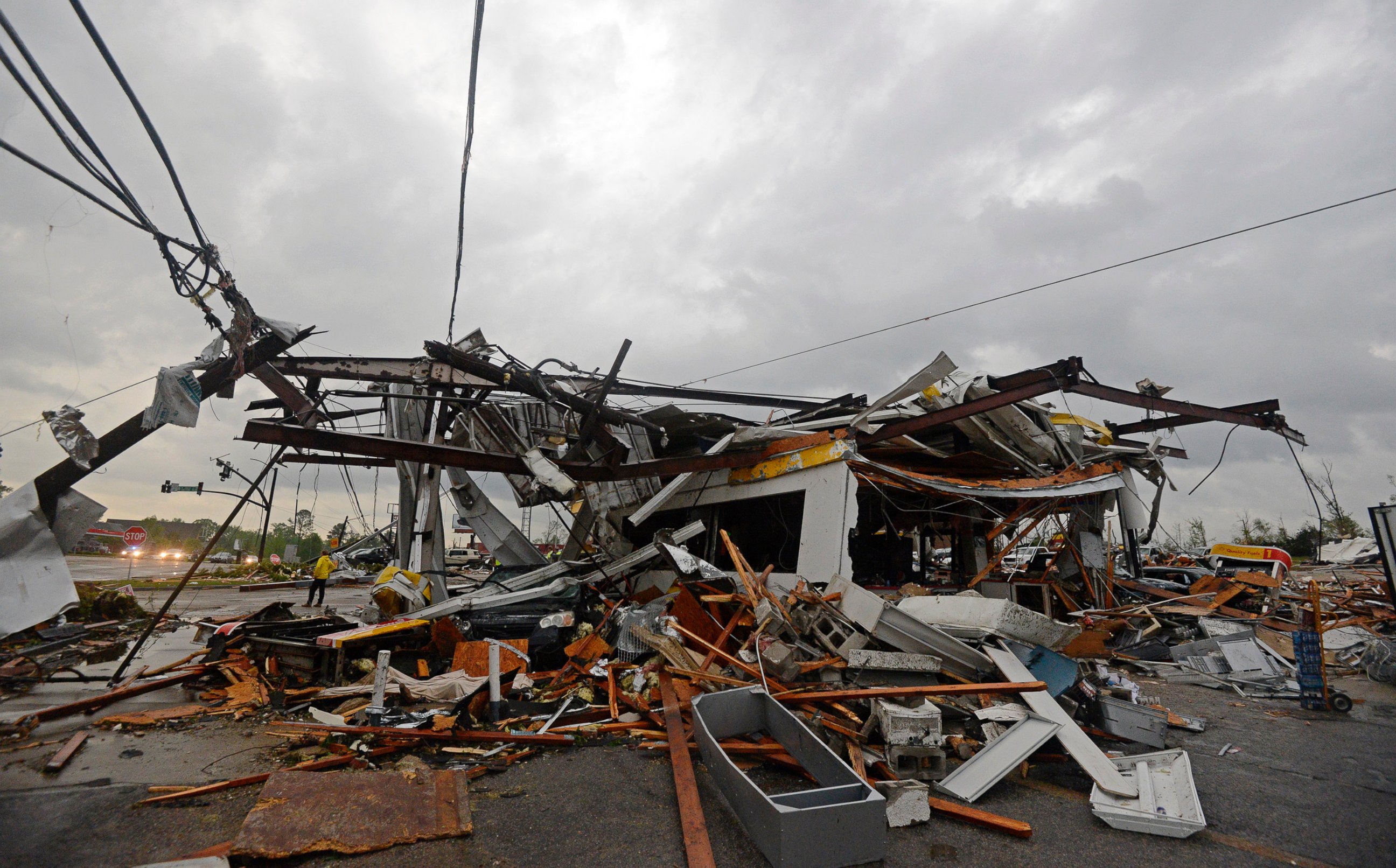 Deadly Tornadoes Tear Through Central, Southern US - ABC News