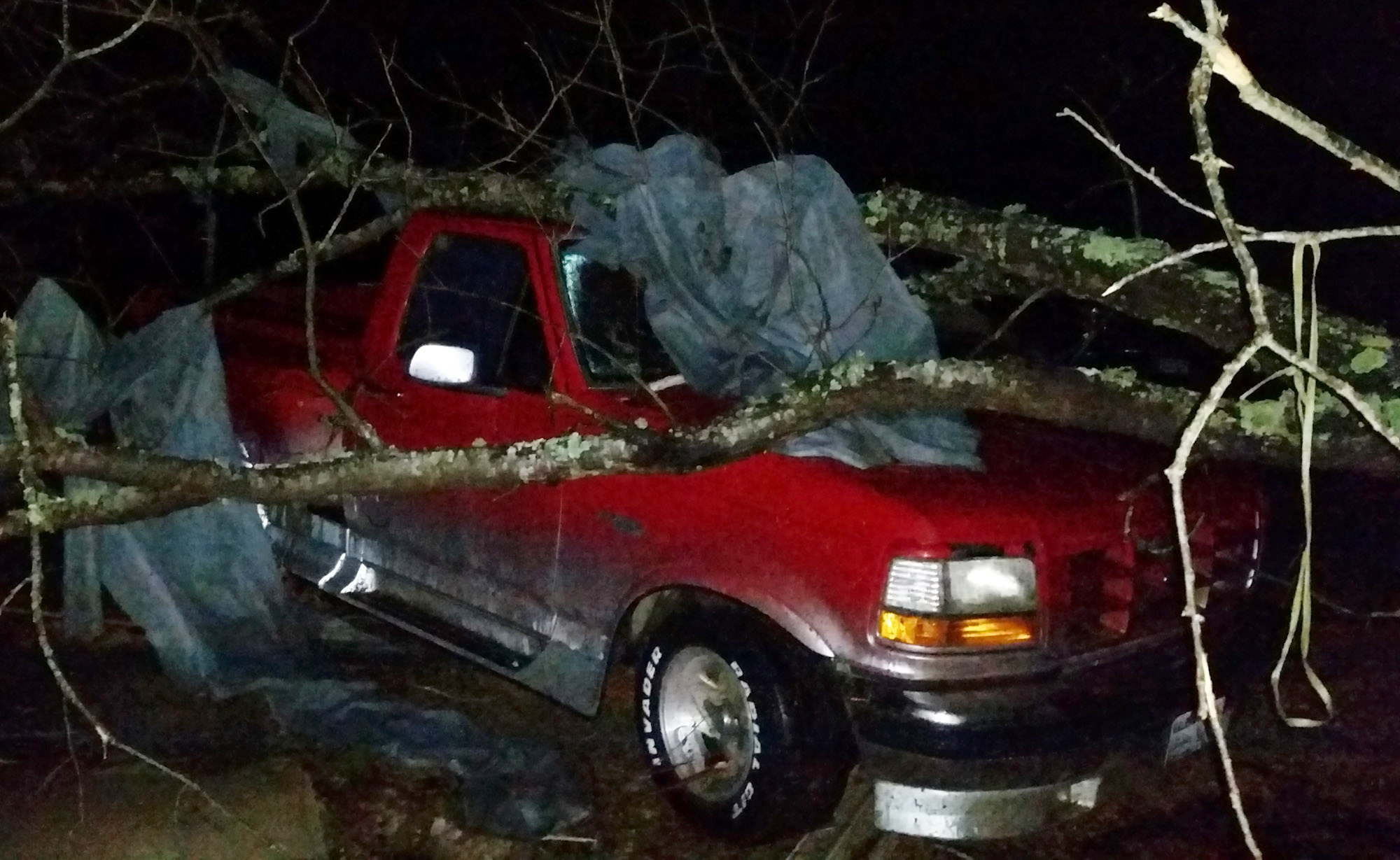 PHOTO: A fallen tree rests atop a pickup truck in Holly Springs, Miss., after a storm struck the town on Dec. 23, 2015. 