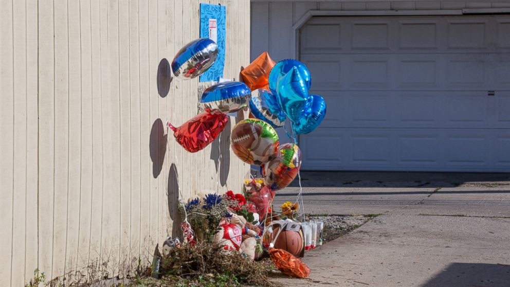 PHOTO: A makeshift memorial sits on Nov. 4, 2015 where Tyshawn Lee, 9, was fatally shot in the Auburn Gresham neighborhood of Chicago on Nov. 2, 2015. 