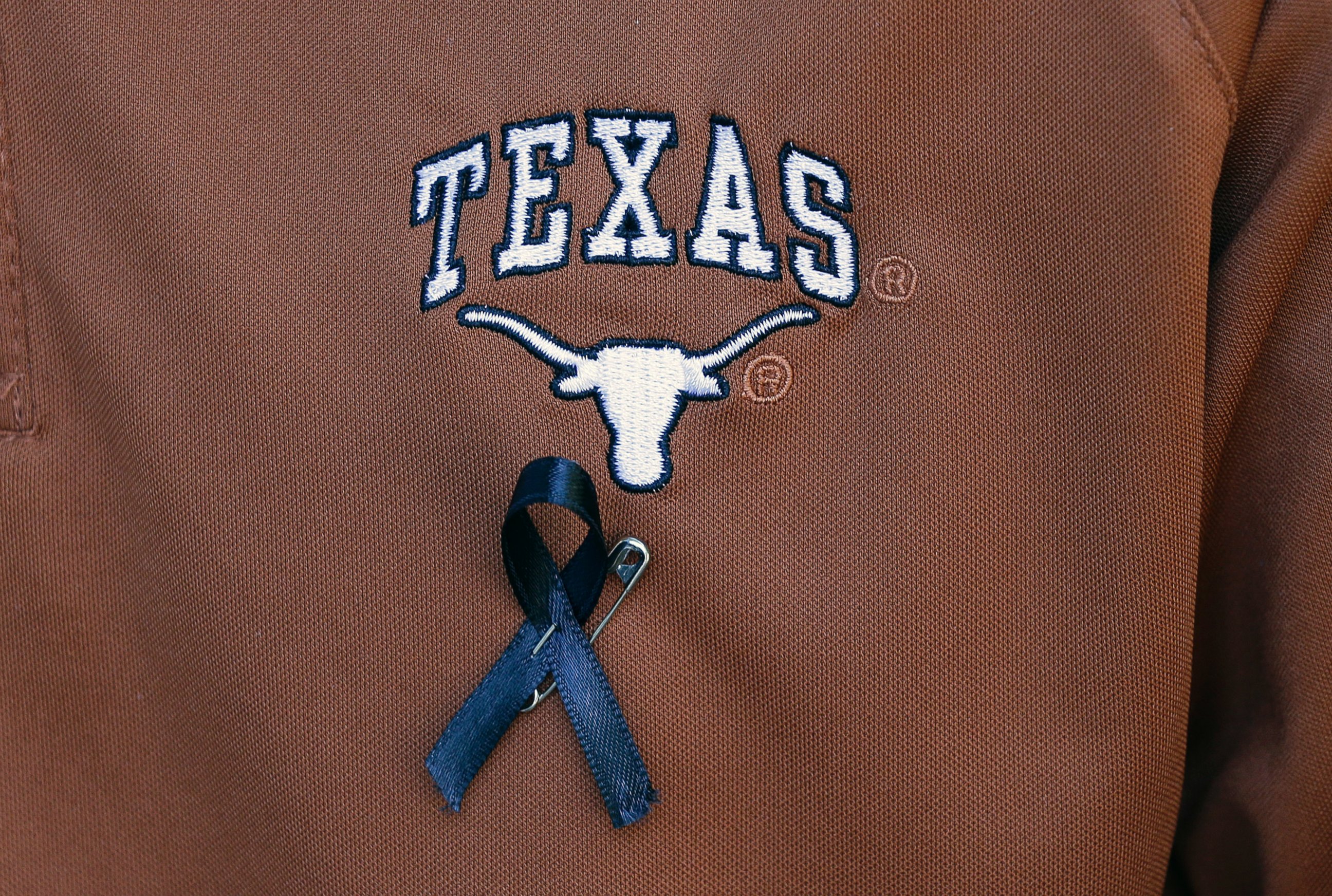PHOTO: A Texas student wears a black ribbon for fellow student Haruka Weiser on campus, April 7, 2016, in Austin, Texas. Weiser, 18, a first-year dance student from Oregon, was last seen leaving a university drama building Sunday night. 