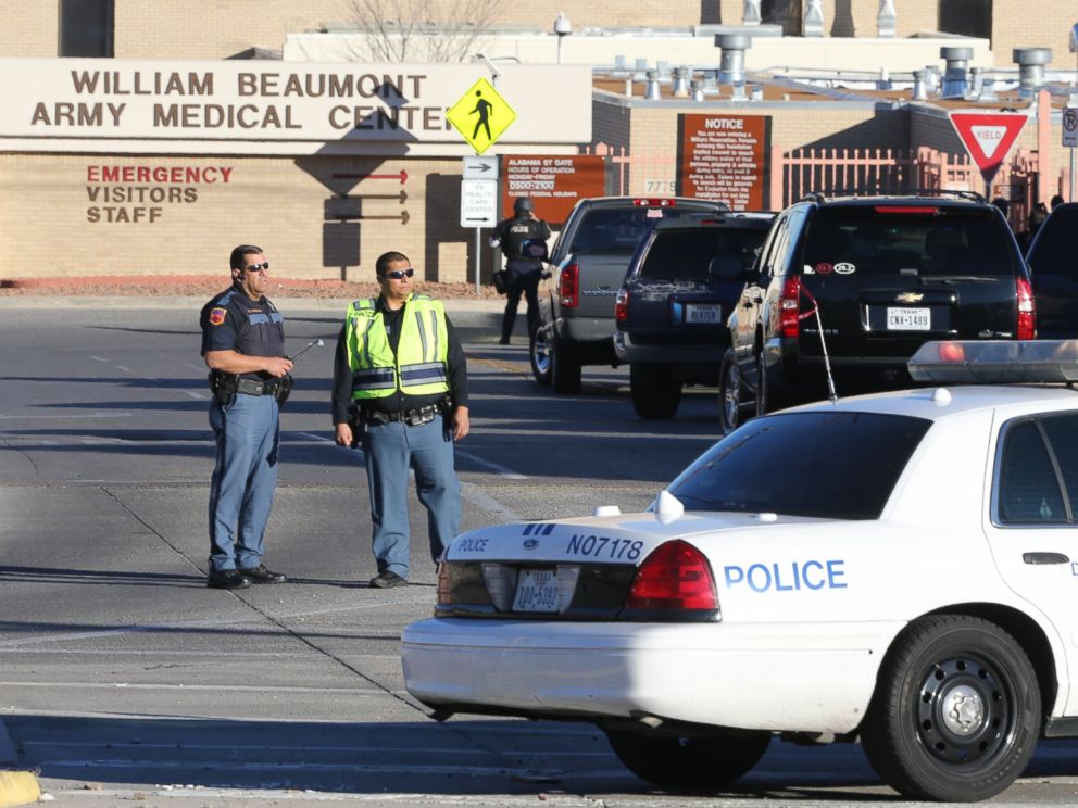 PHOTO: Police officers guard an entrance to the Beaumont Army Medical Center/El Paso VA campus during the search for a gunman, Jan. 6, 2014.