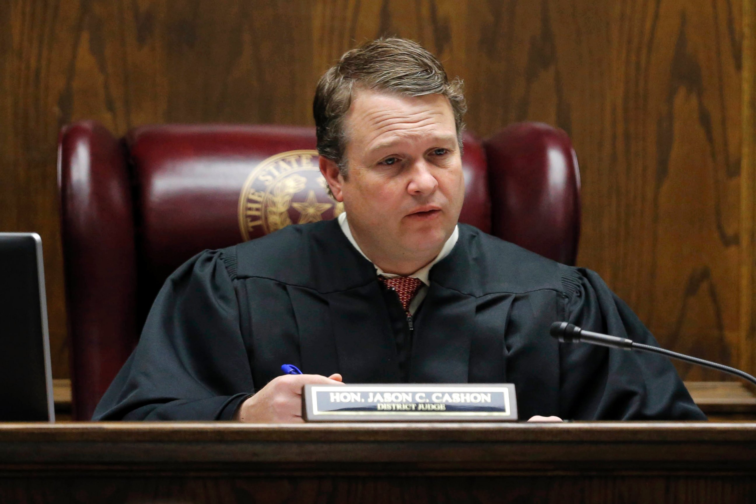 PHOTO: State District Judge Jason Cashon convenes court during the capital murder trial of former Marine Eddie Ray Routh, Feb. 16, 2015, in Stephenville, Texas.