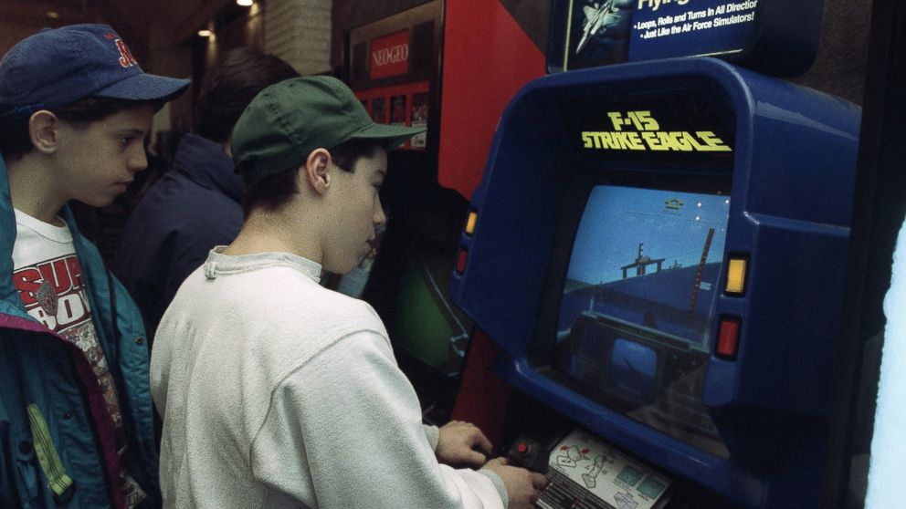PHOTO: Raymond Freda plays the new F-15 Strike Eagle video game at an arcade in New York in this Jan. 28, 1991, file photo as his friend Brian Valenza looks on.
