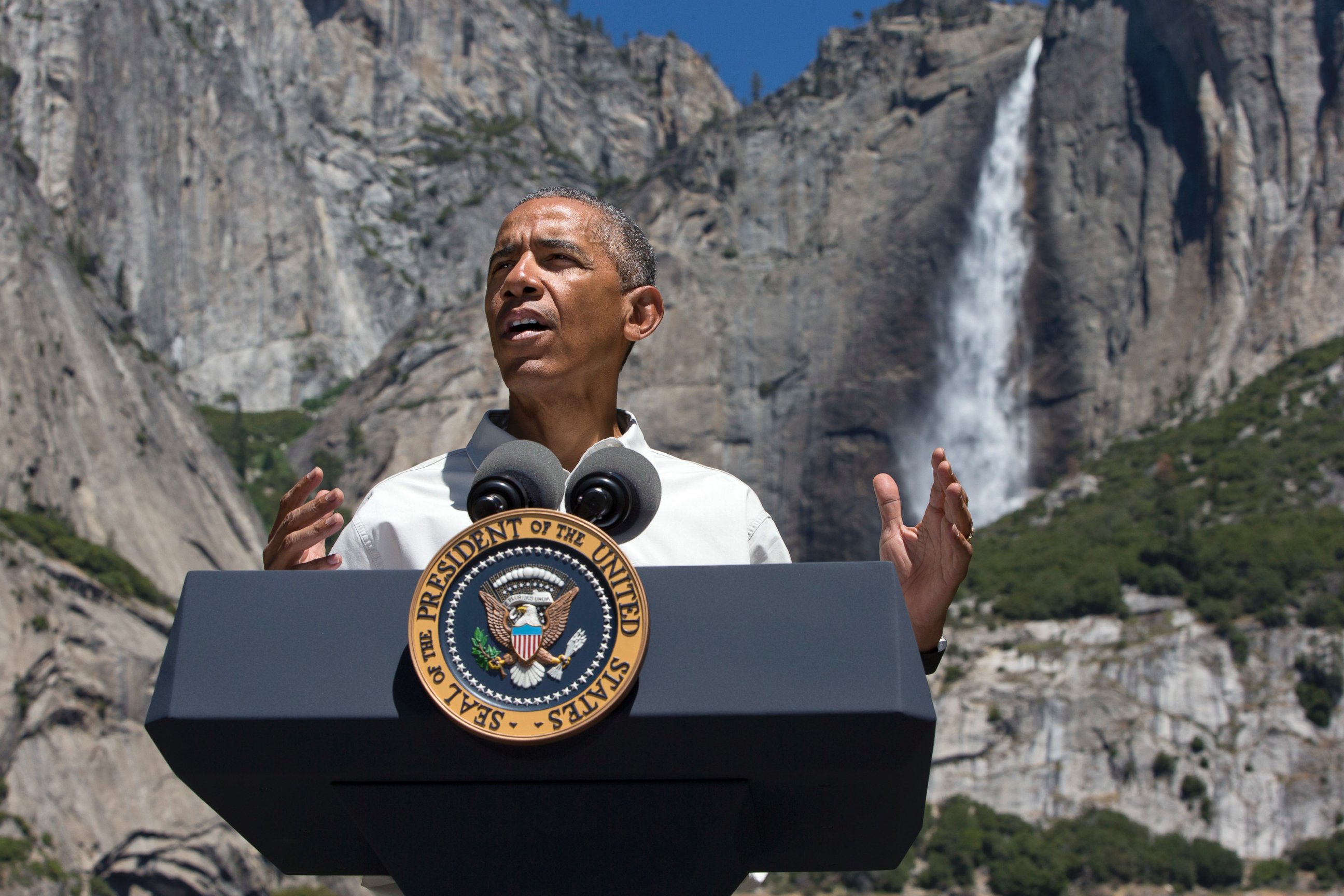 PHOTO: President Barack Obama speaks by the Sentinel Bridge in the Yosemite Valley, in front of Yosemite Falls which is the highest waterfall in the park at Yosemite National Park, Calif., June 18, 2016. 