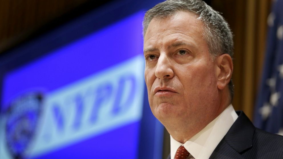 New York Mayor Bill De Blasio Booed At Police Graduation Ceremony Good Morning America