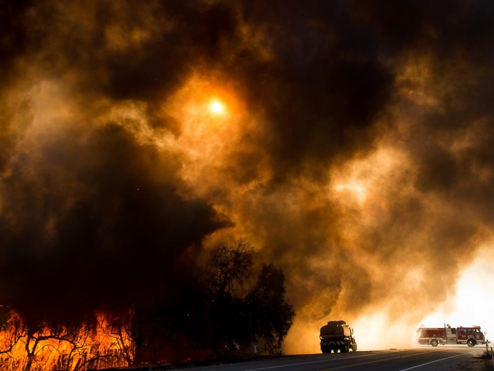 PHOTO: Firefighters battle a wildfire as it crosses Cajon Boulevard in Keenbrook, California, Aug. 17, 2016.