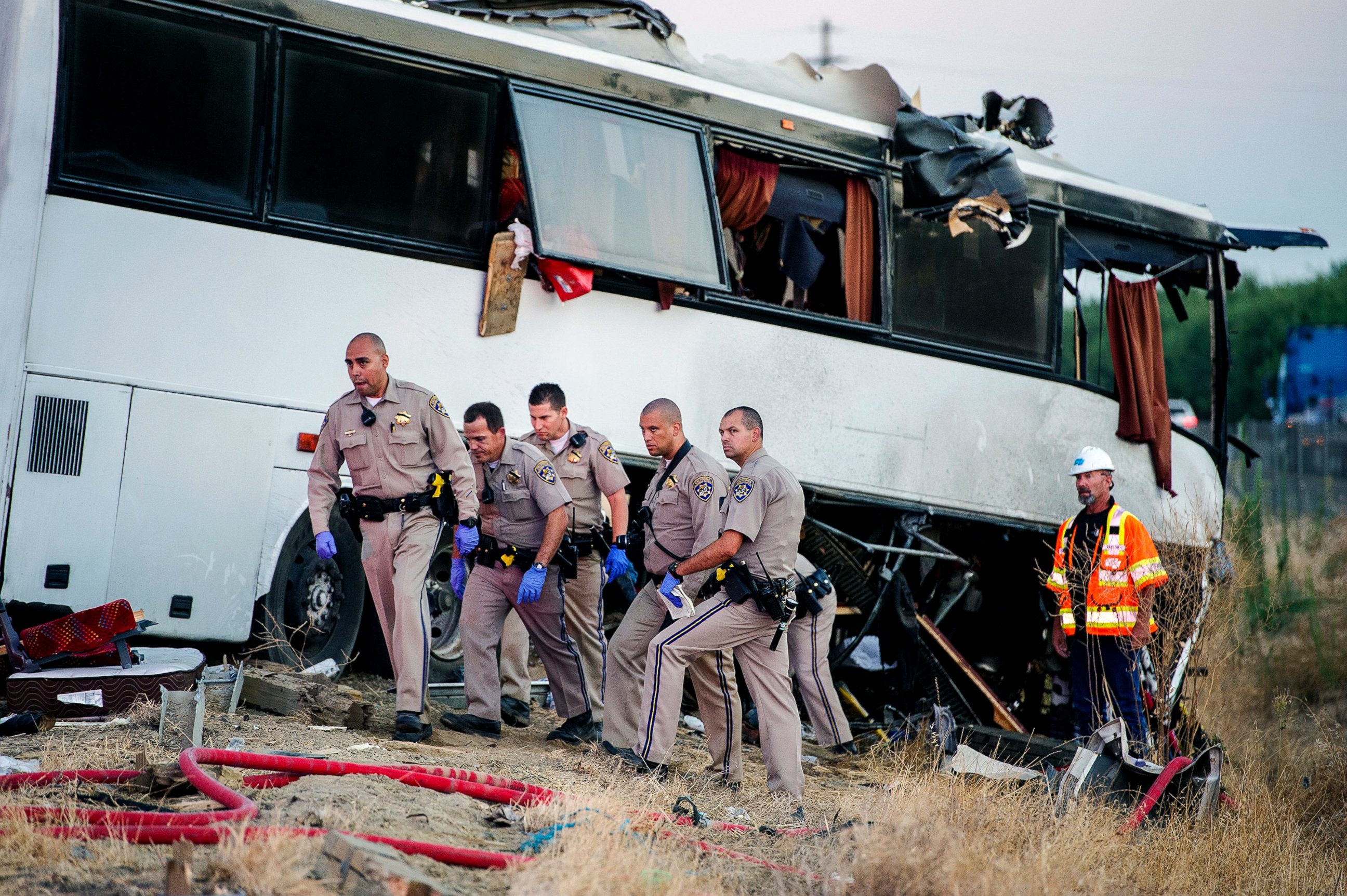 PHOTO: California Highway Patrol officers investigate the scene of a charter bus crash on northbound Highway 99 between Atwater and Livingston, California, Aug. 2, 2016.