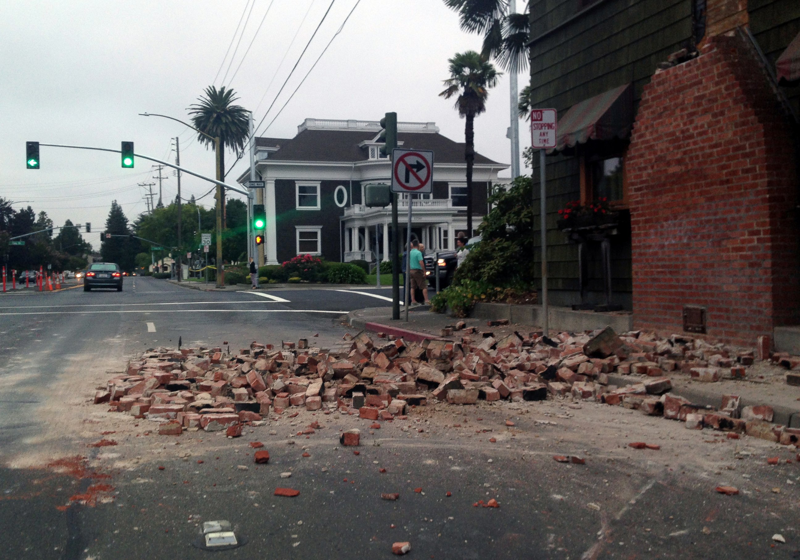 PHOTO: Bricks are in the street after a building was damaged during an earthquake in Napa, Calif., Aug. 24, 2014. 