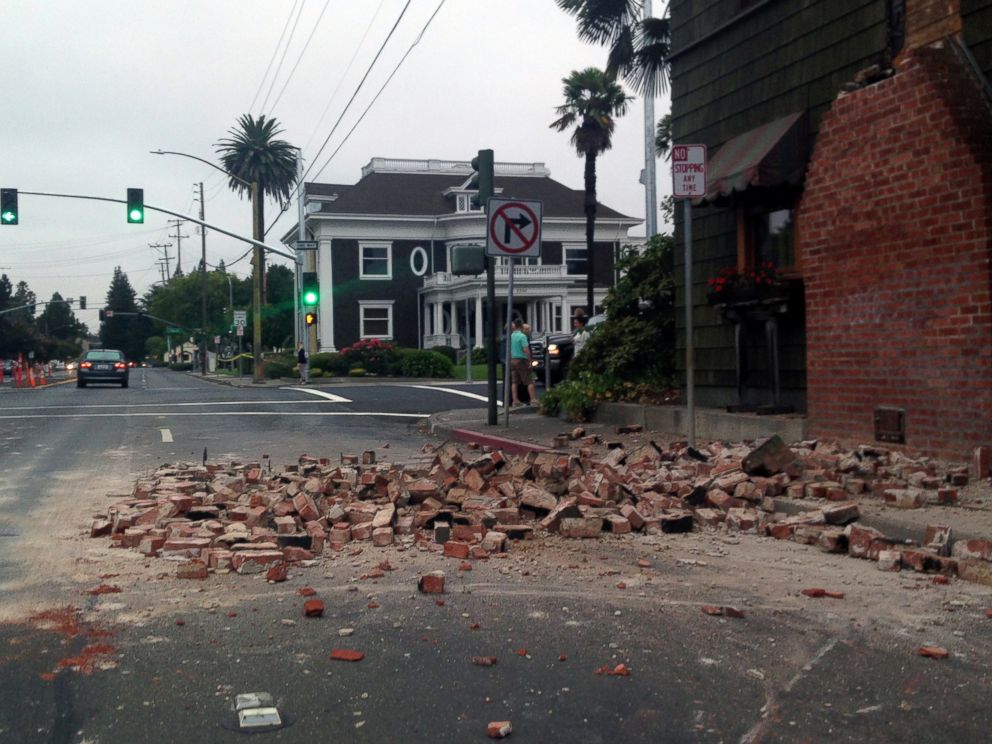 PHOTO: Bricks are in the street after a building was damaged during an earthquake in Napa, Calif., Aug. 24, 2014.