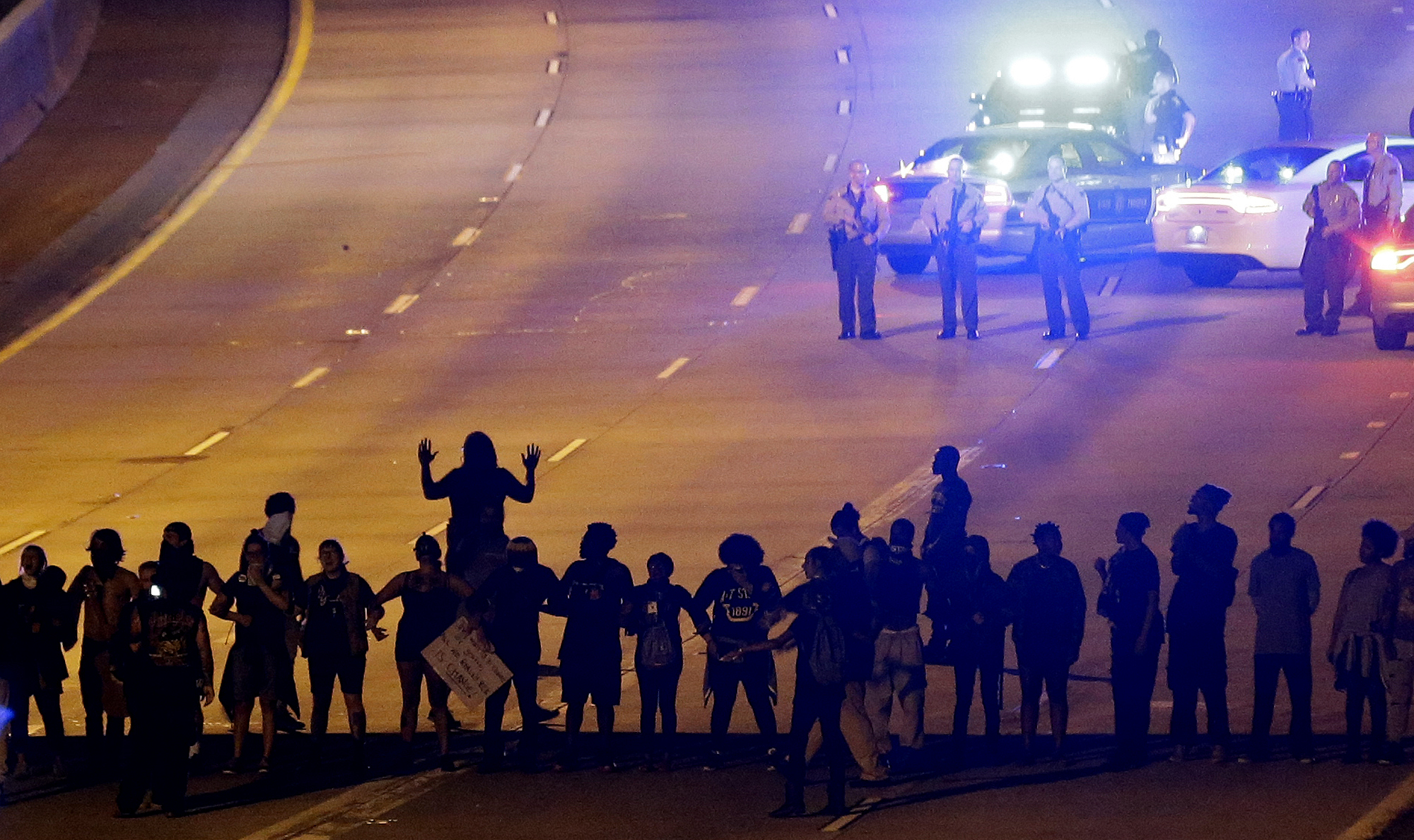 PHOTO: Protesters block I-277 during a third night of unrest following Tuesday's police shooting of Keith Lamont Scott in Charlotte, North Carolina, Sept. 22, 2016.