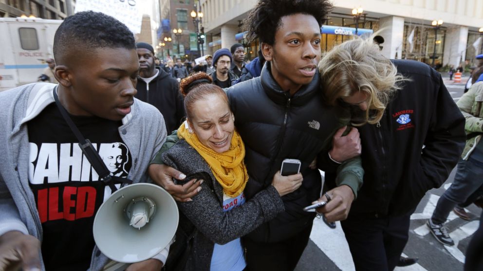 Hundreds of Chicago Protesters Demand Mayor's Resignation - ABC News
