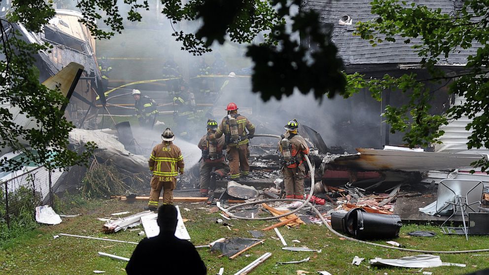 Four Bodies Pulled From Small Plane Crash Wreckage In East Haven Conn Abc News