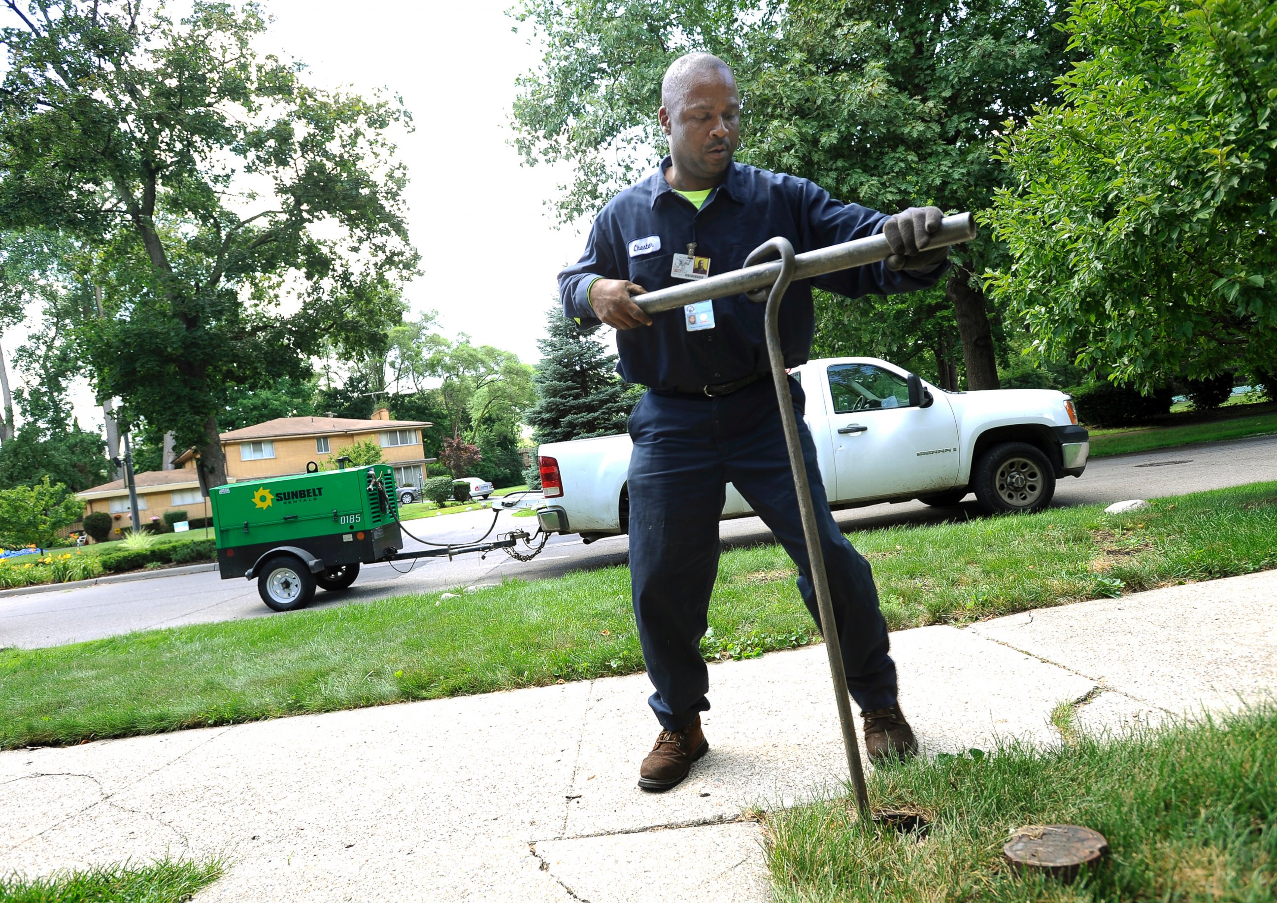 PHOTO: In this July 8, 2014 file photo, Chester Clemons, a water shut-off technician for the city of Detroit, shuts off the water at a home in the Palmer Woods neighborhood of Detroit.  