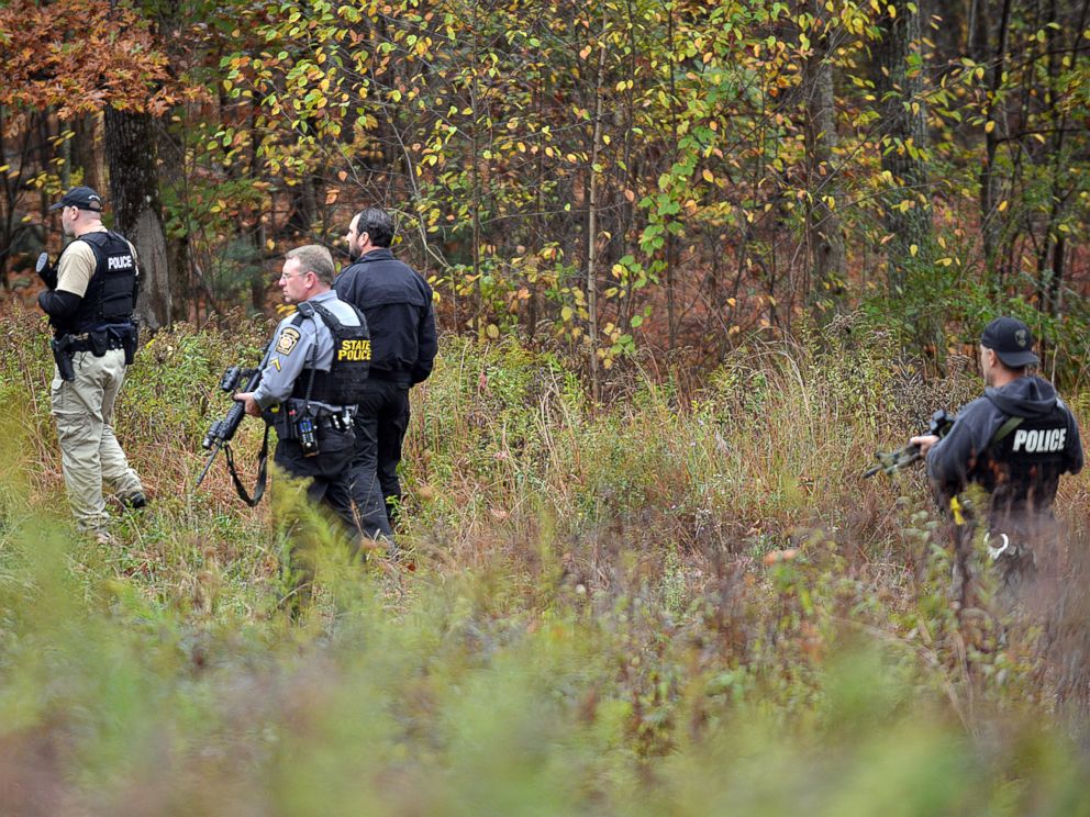 PHOTO: Police search an area in Price Townhsip Pa., near Alpine Ski Resort, Oct. 11, 2014, as they look for Eric Frein, the suspect in last months deadly ambush at a state police barracks.
