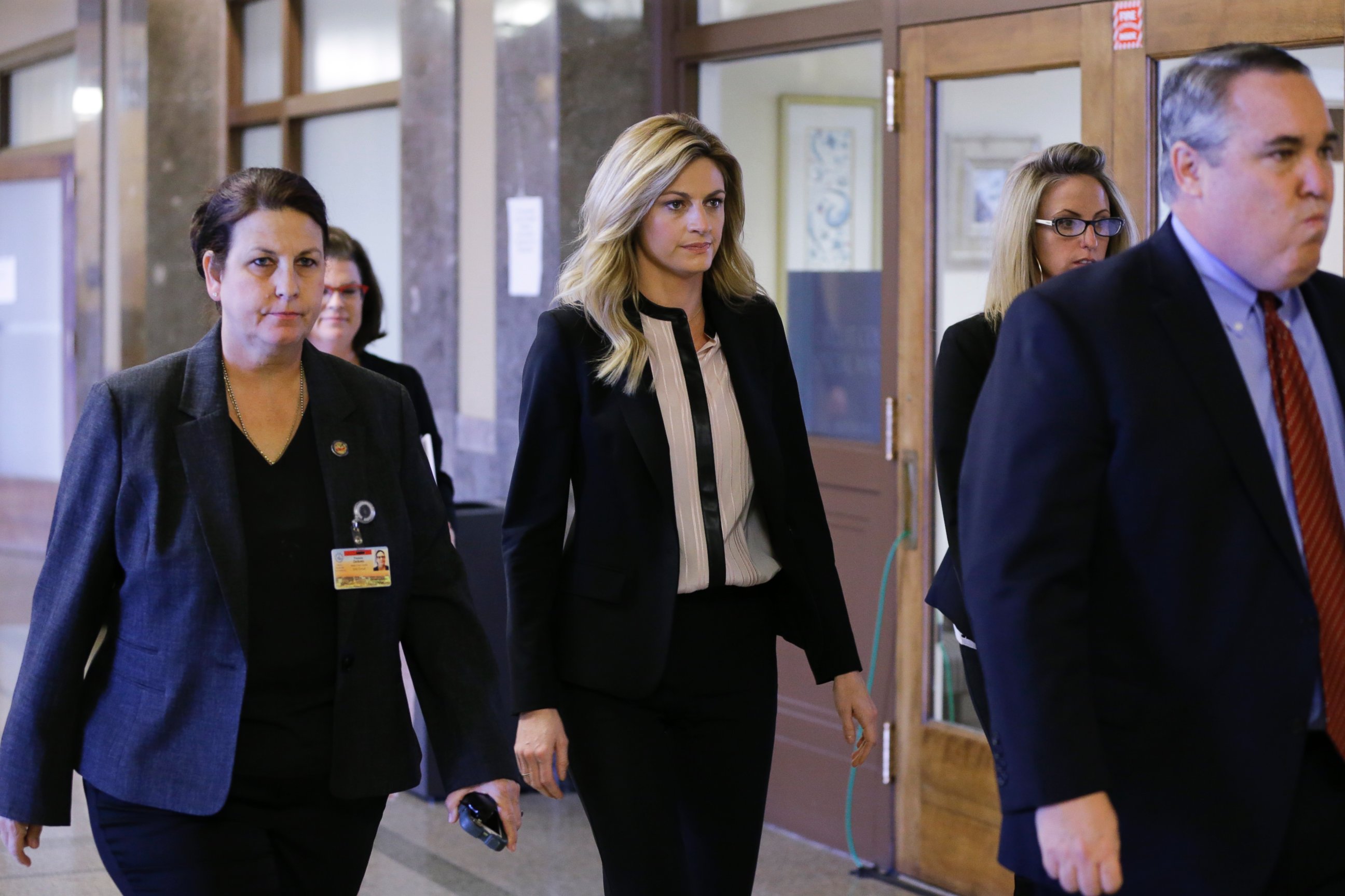 PHOTO: Sportscaster and television host Erin Andrews, center, walks to the courtroom, March 4, 2016, in Nashville, Tenn.