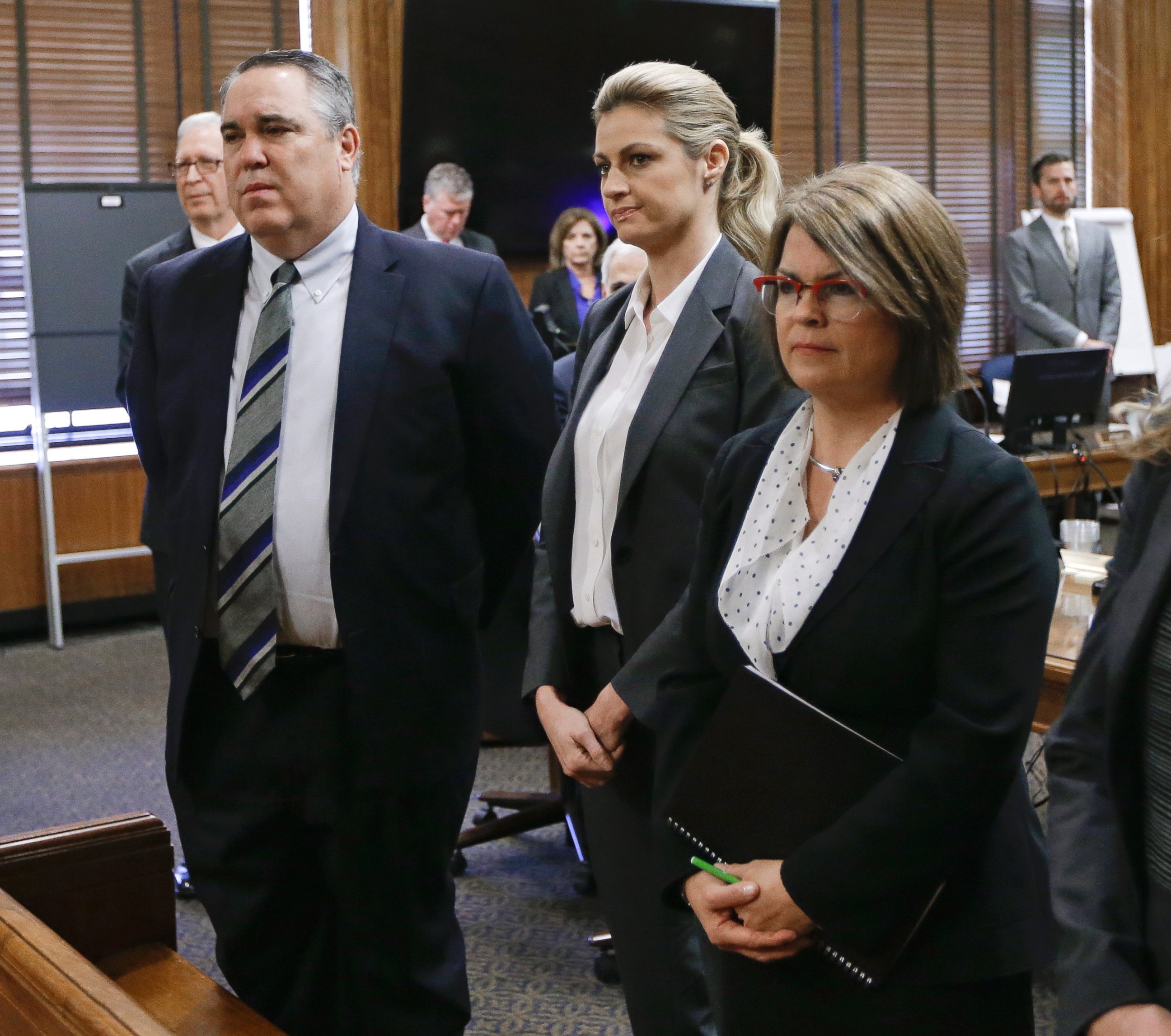 PHOTO:Erin Andrews, center, stands with attorney Scott Carr, left, as the jury enters the courtroom, March 7, 2016, in Nashville, Tenn.   