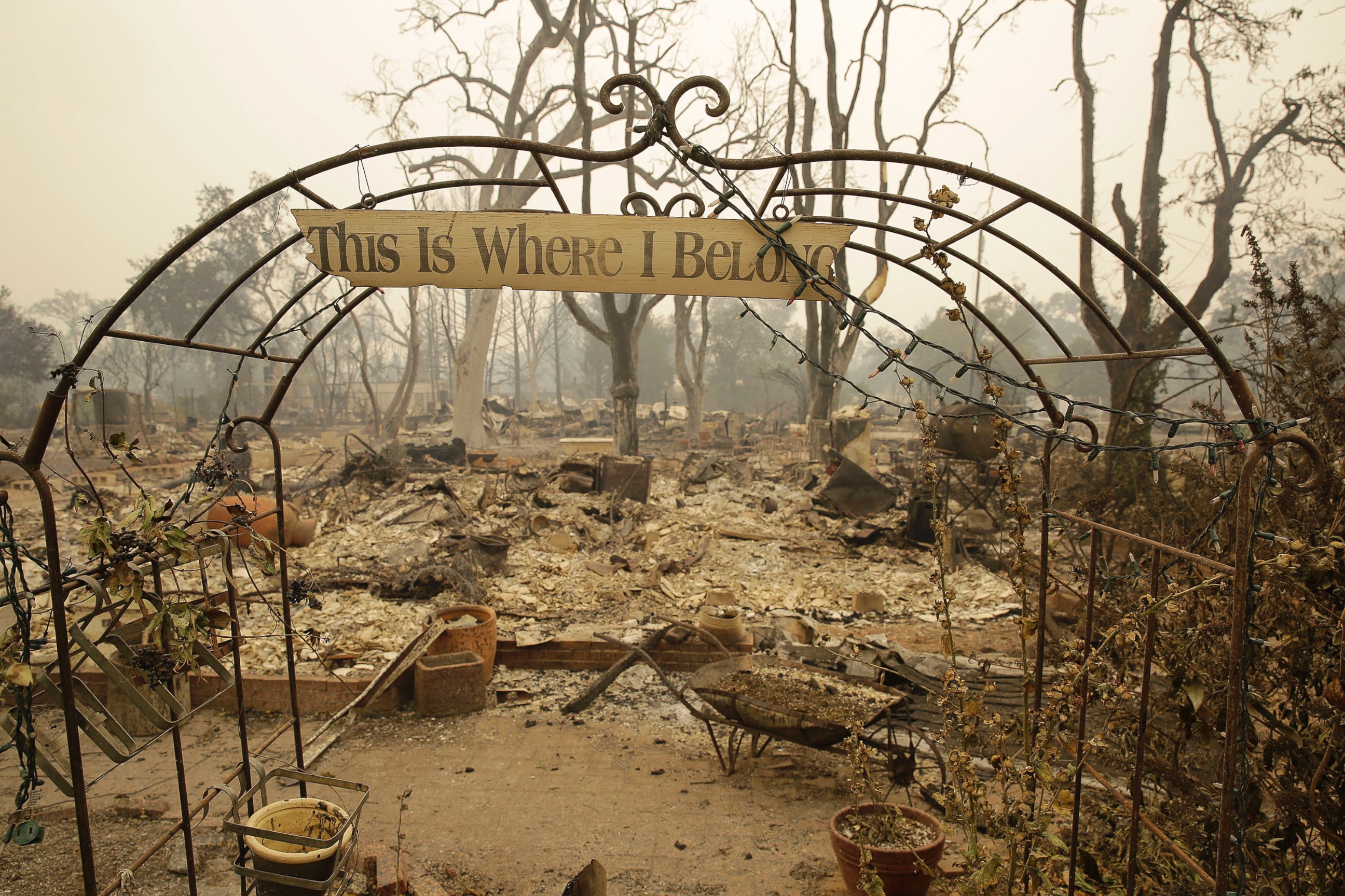 PHOTO:A sign hangs above an entryway to a home destroyed by fire, Sept. 13, 2015, in Middletown, Calif.   