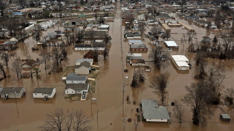 Historic Flooding Kills 13 Sparks Evacuation And Road Closures ABC News   AP Flooding Missouri3 Cf 151229 16x9 992 