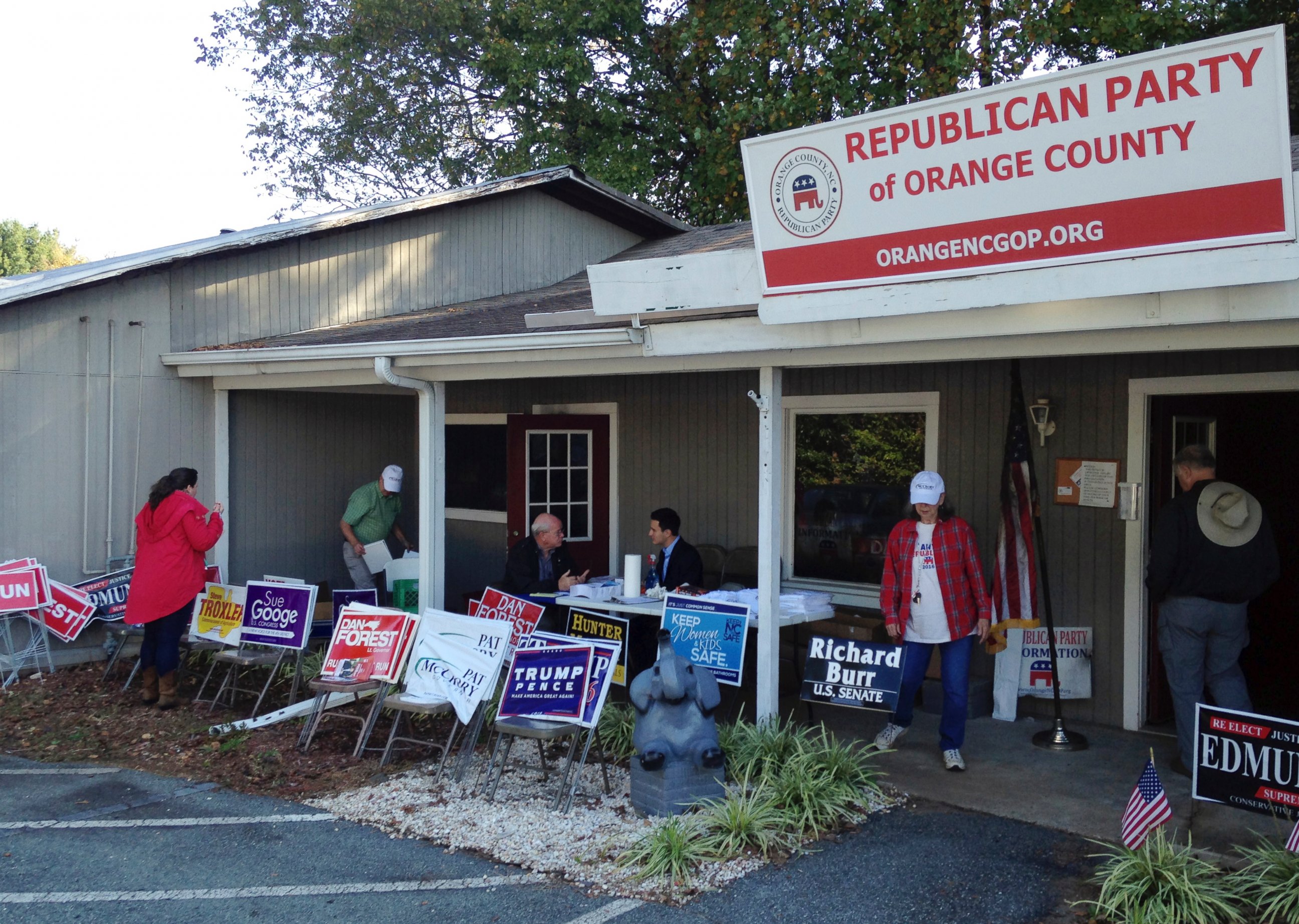 PHOTO: Workers at the Orange County GOP office set up a makeshift operation with folding tables, Oct. 17, 2016 in Hillsborough, North Carolina. 