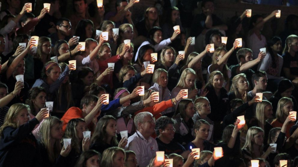 PHOTO: Students, teachers and parents raise their candles in support of missing U.Va. student Hannah Elizabeth during a student led vigil, Sept. 18, 2014, at the University of Virginia in Charlottesville, Va. 