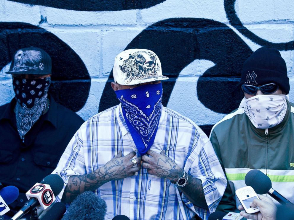 PHOTO: Masked members of the 18th Street gang give a press conference inside the San Pedro Sula prison in Honduras, May 28, 2013.