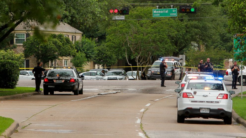 PHOTO: Police block the intersection at Memorial and Wilcrest as they respond to a shooting where authorities say a gunman and at least one other person are dead, May 29, 2016, in Houston.