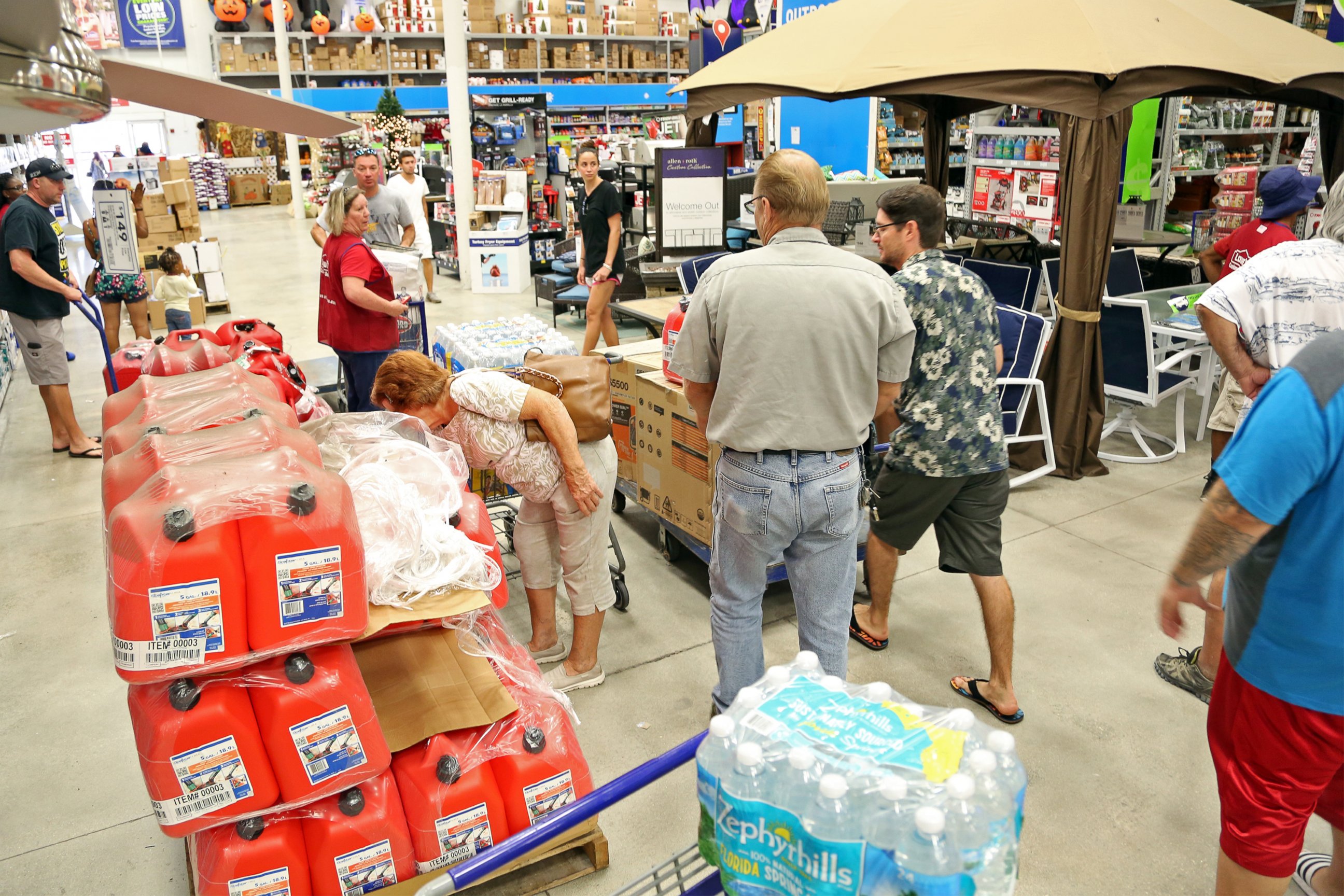 PHOTO: Shoppers look for items amid the generators, cases of water and gas cans at Lowe's in Oakland Park, Florida, Oct. 4, 2016.