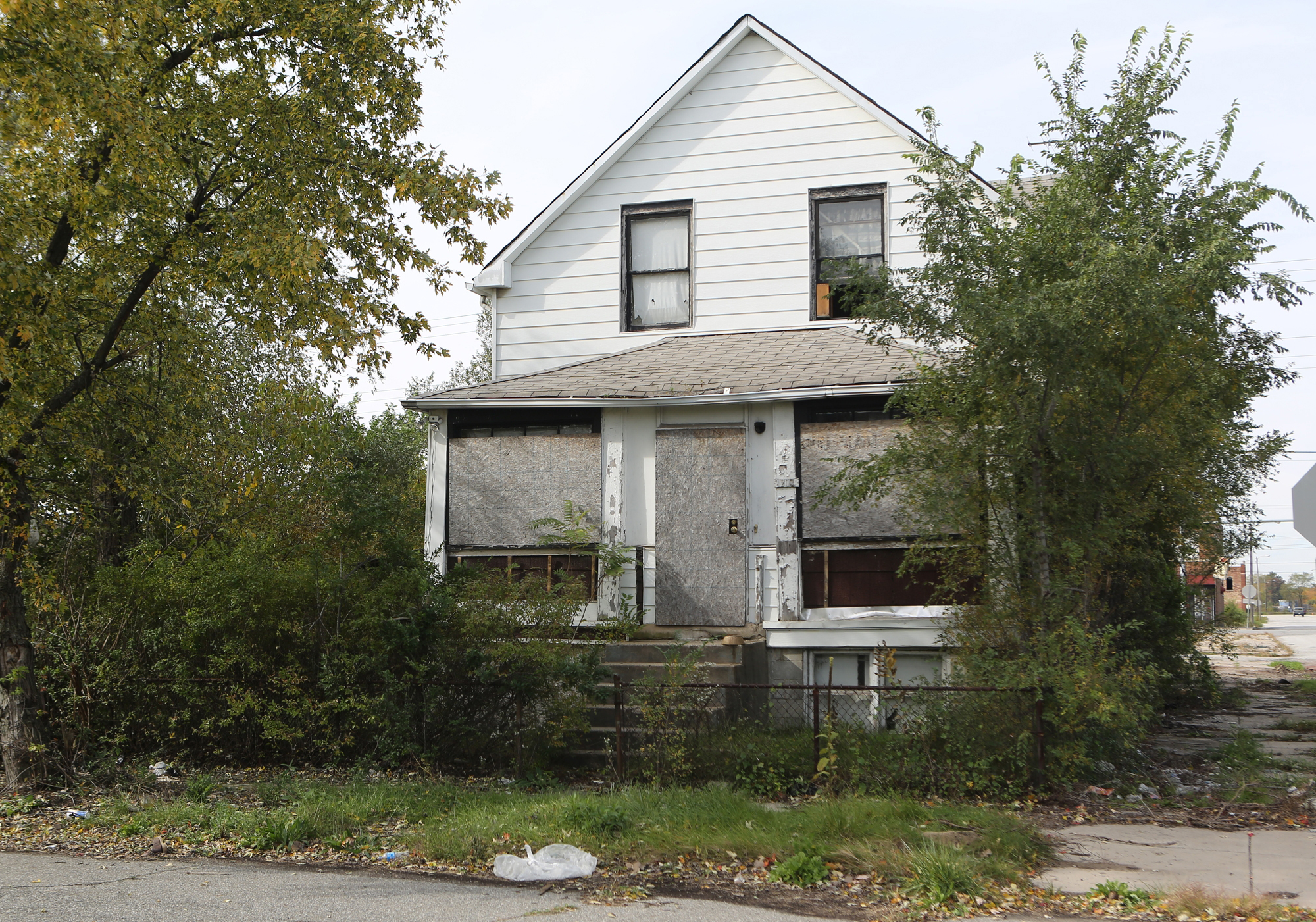 PHOTO: One of the homes in which a body was found is seen, Oct. 20, 2014, at 2200 Massachusetts St. in Gary, Ind.